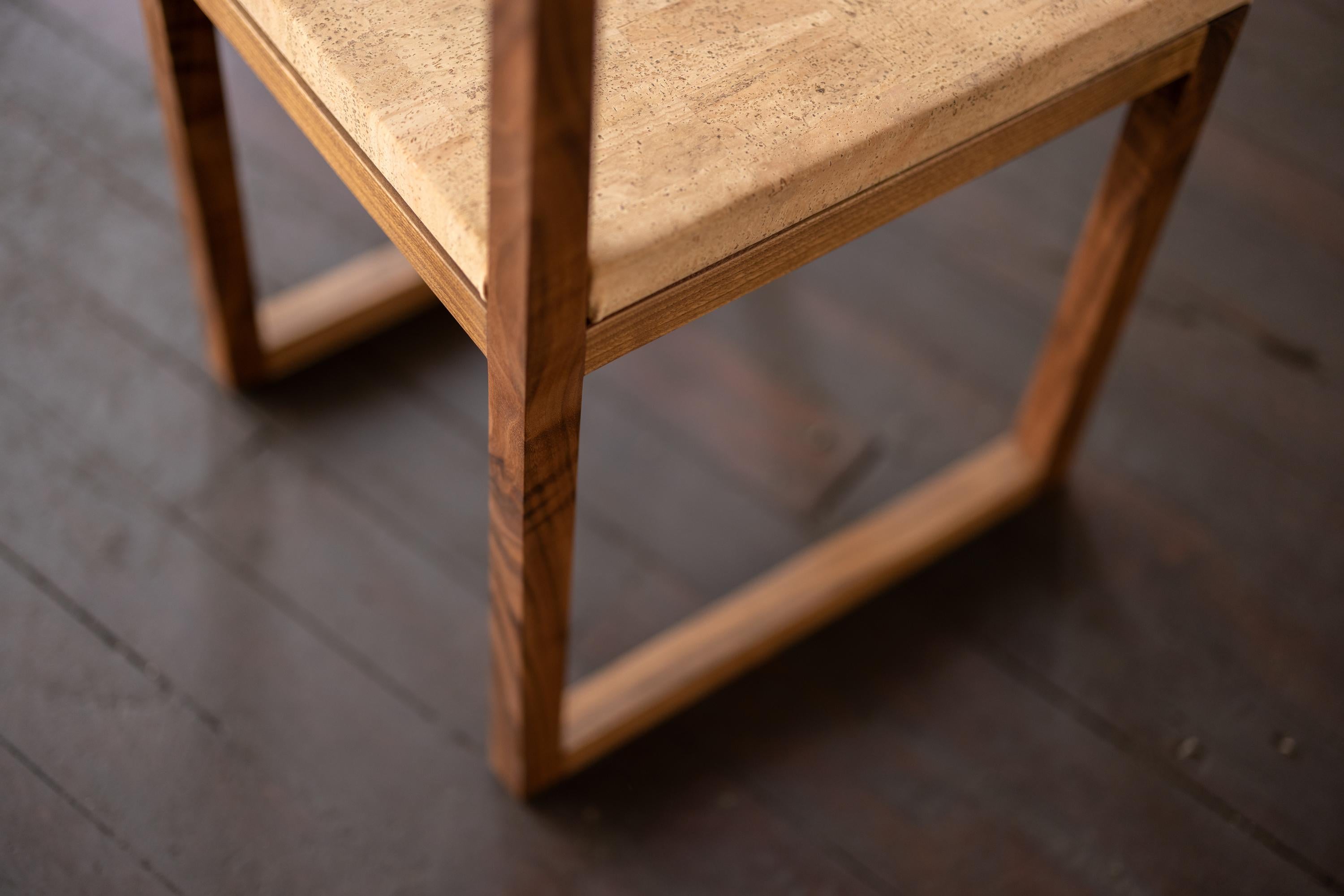 Stuhl aus Walnussholz und Kork, Stuhl für den Ess- oder Schreibtisch, Stuhl Porto (American Arts and Crafts) im Angebot