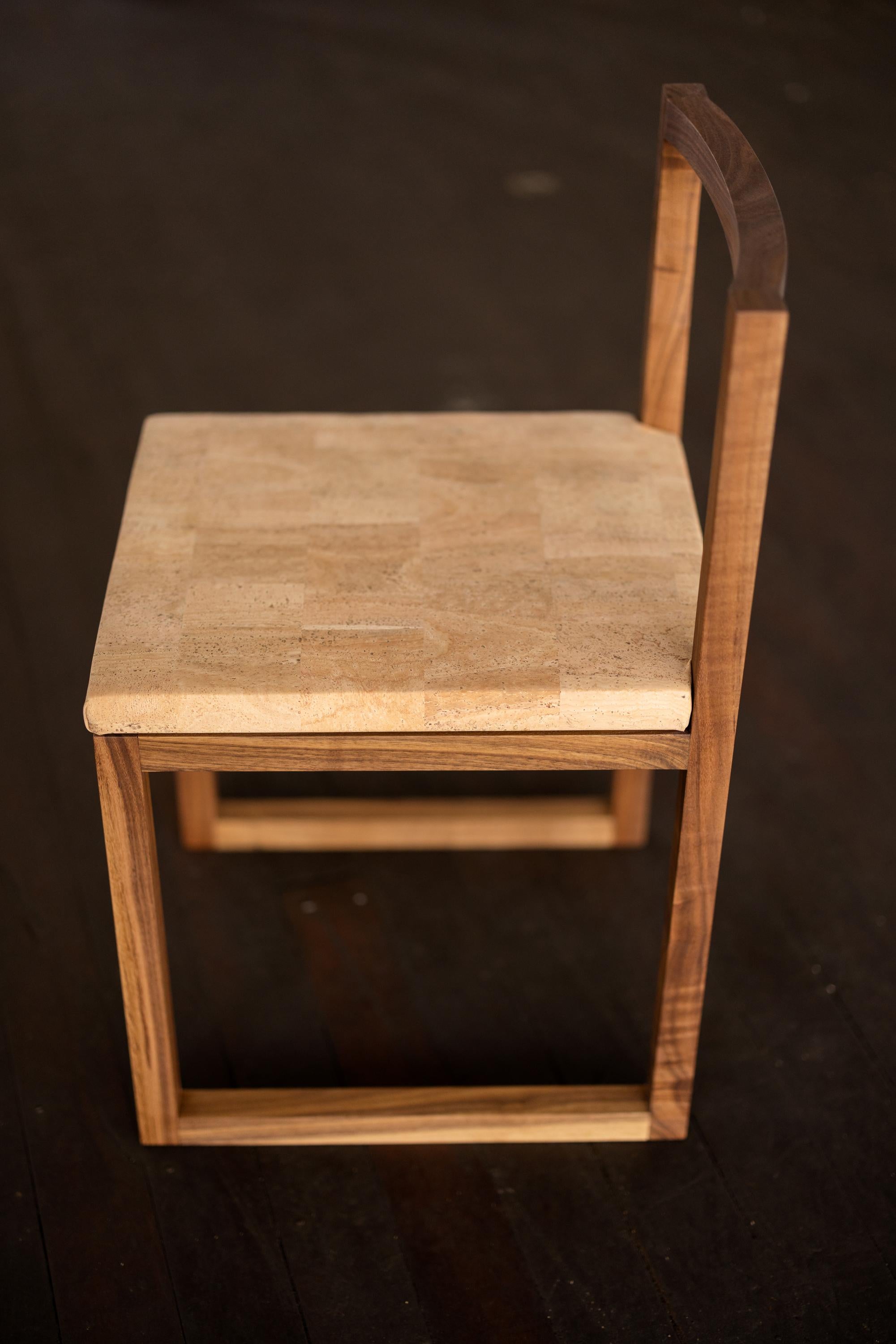 Stuhl aus Walnussholz und Kork, Stuhl für den Ess- oder Schreibtisch, Stuhl Porto (Holzarbeit) im Angebot
