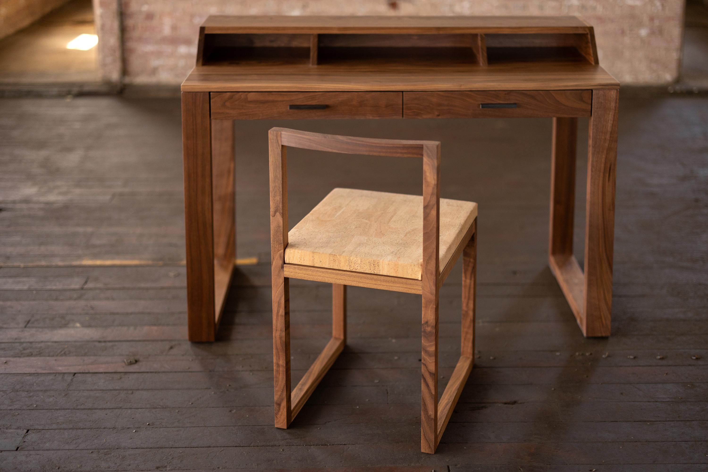 Bois Chaise Porto en bois de noyer et liège, chaise de bureau de salle à manger ou d'écriture en vente