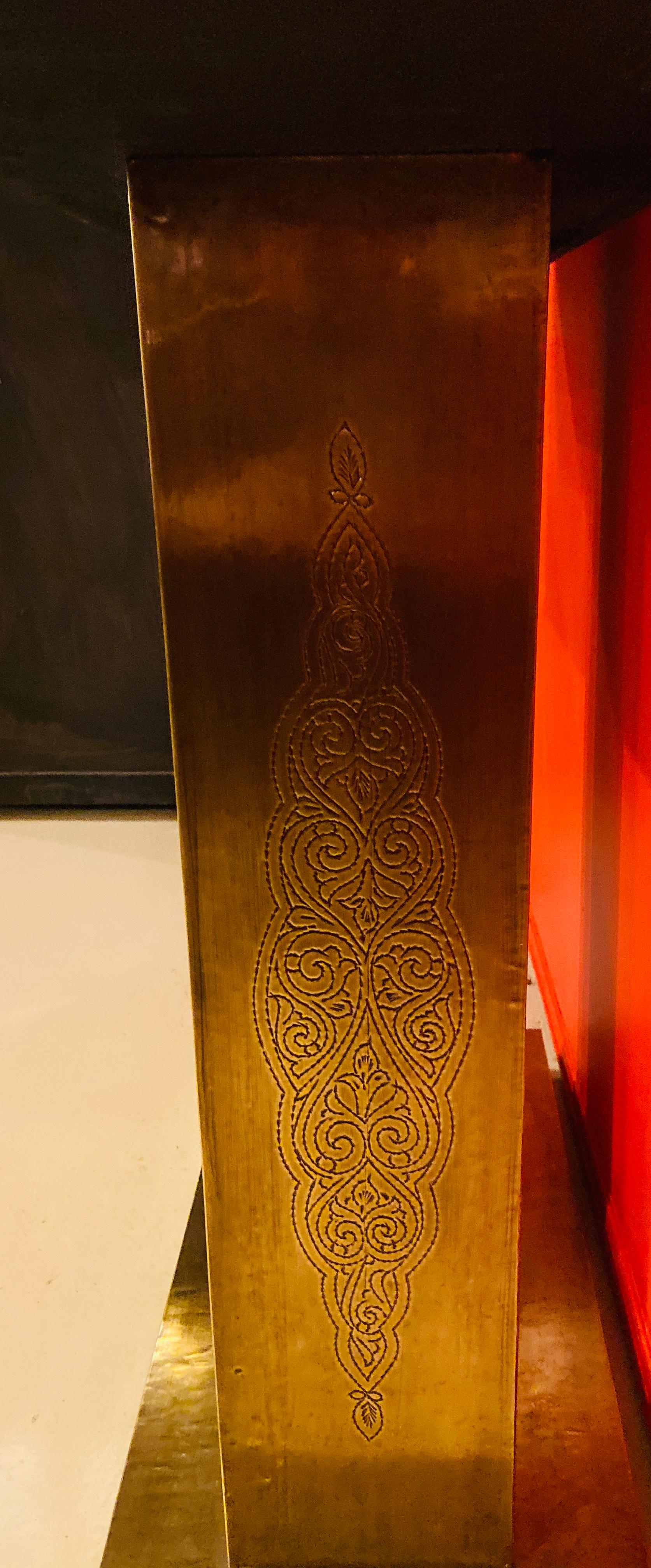 Hollywood Regency Style Console Table in Walnut and Brass 6