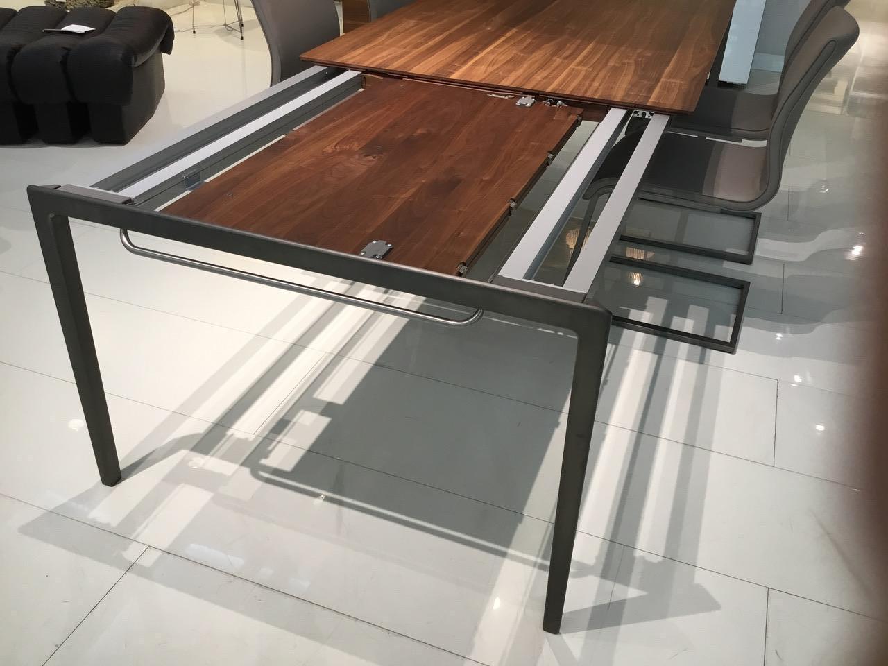 Walnut Wood & Bronze Metal Extending Dining Table In Good Condition For Sale In Chicago, IL