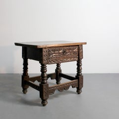 Walnut wood dais table with carved bas-relief decoration of plant motifs - 17th
