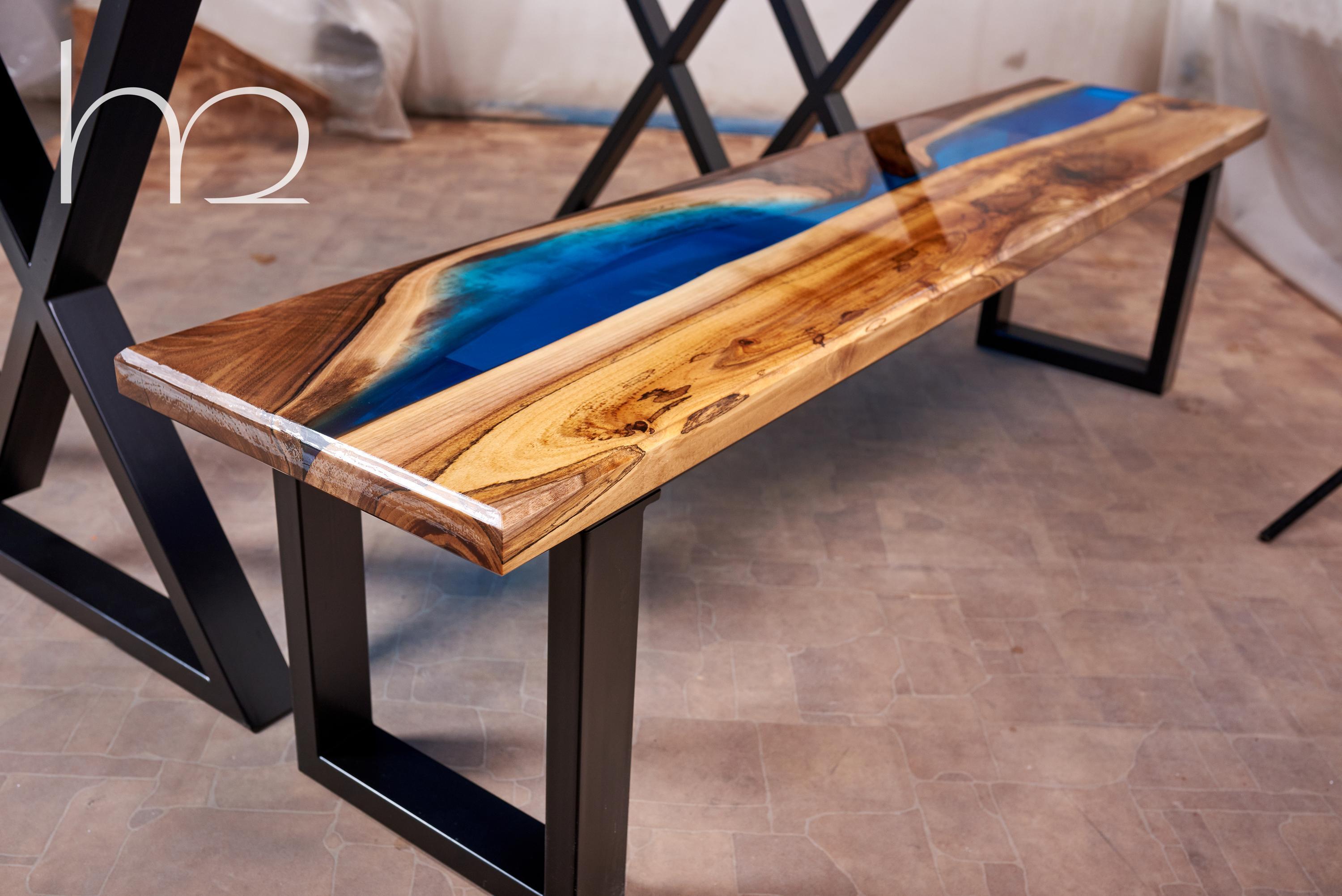Table de salle à manger en bois de noyer Tables de salle à manger à bord vif Table moderne en résine faite à la main  en vente 2
