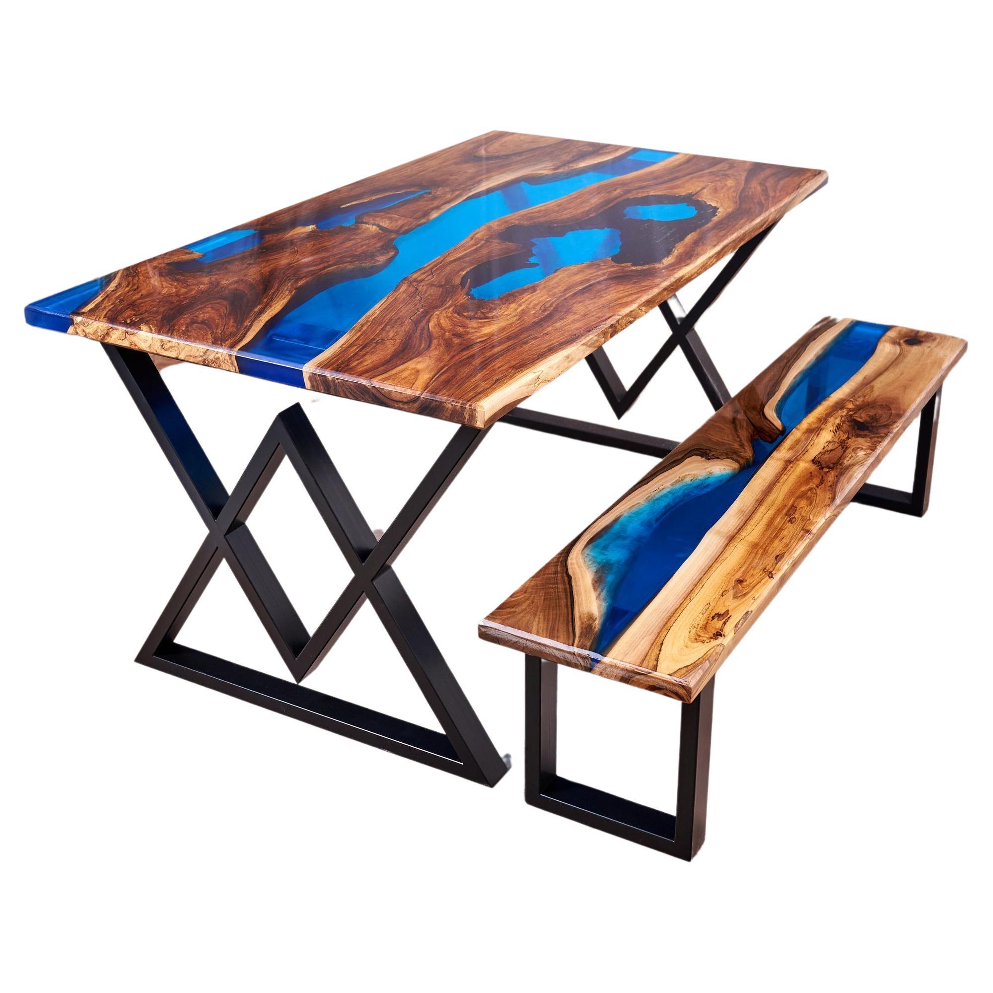 Table de salle à manger en bois de noyer Tables de salle à manger à bord vif Table moderne en résine faite à la main  en vente