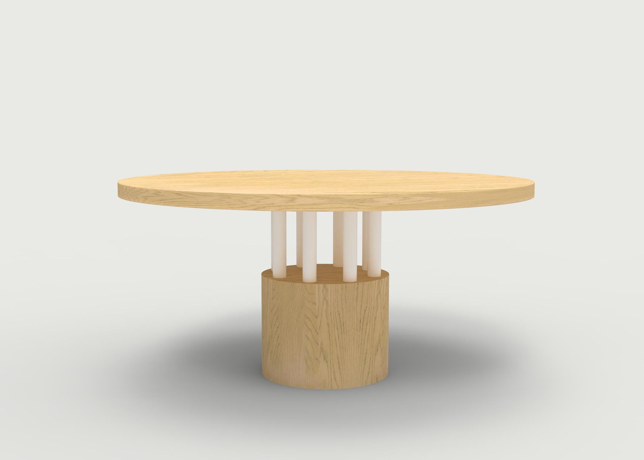 Américain Table de salle à manger en bois de noyer avec base et poteaux en bois rond en vente