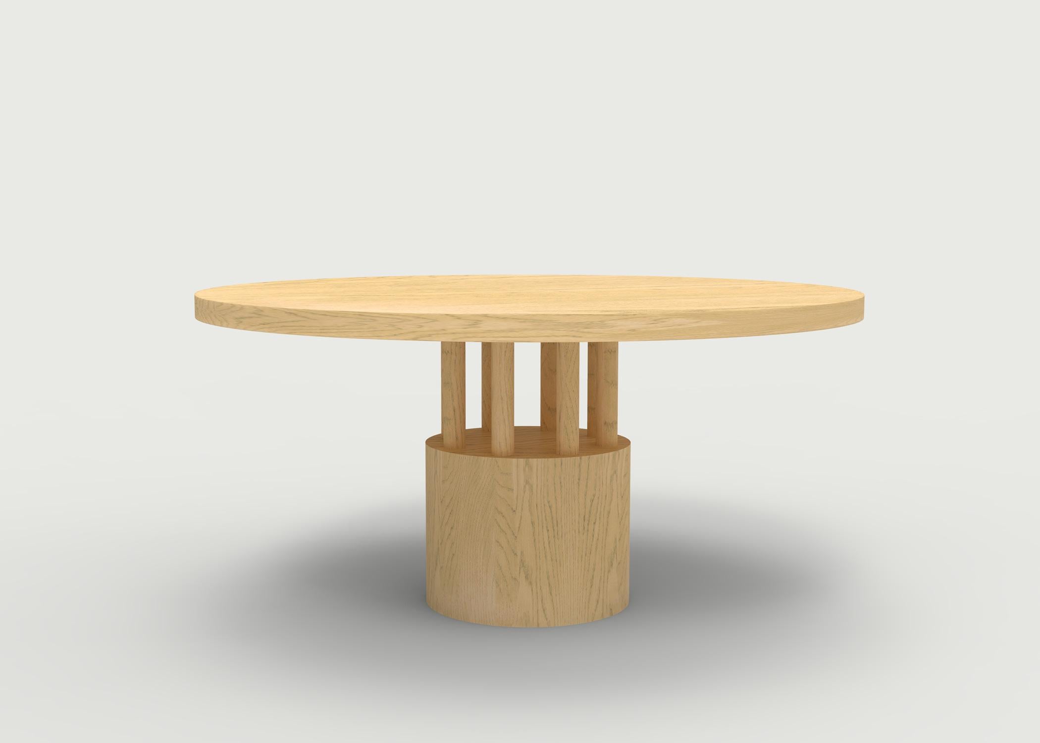 Sculpté à la main Table de salle à manger en bois de noyer avec base et poteaux en bois rond en vente
