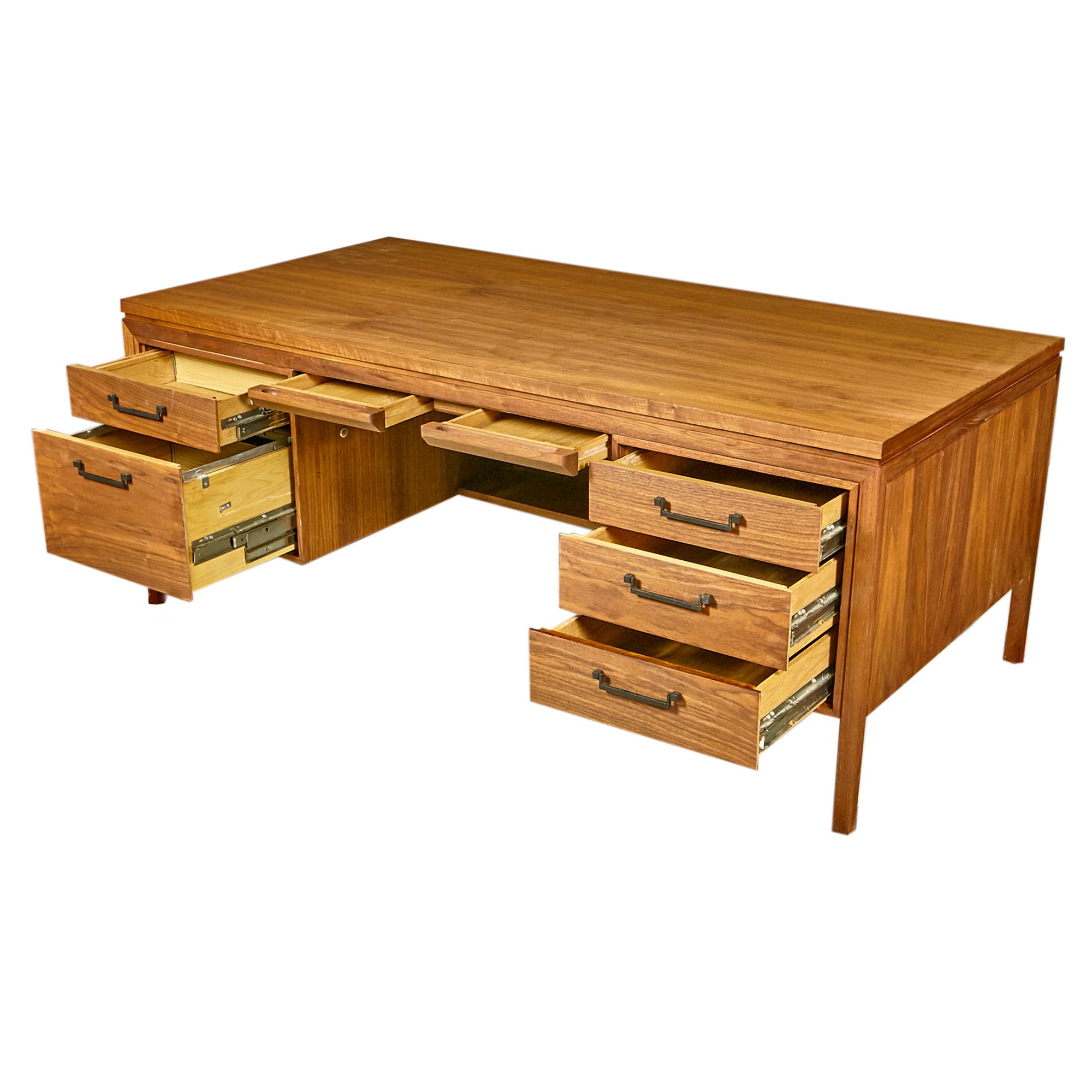 Walnut Wood Executive Desk, 1960s In Good Condition In Amherst, NH