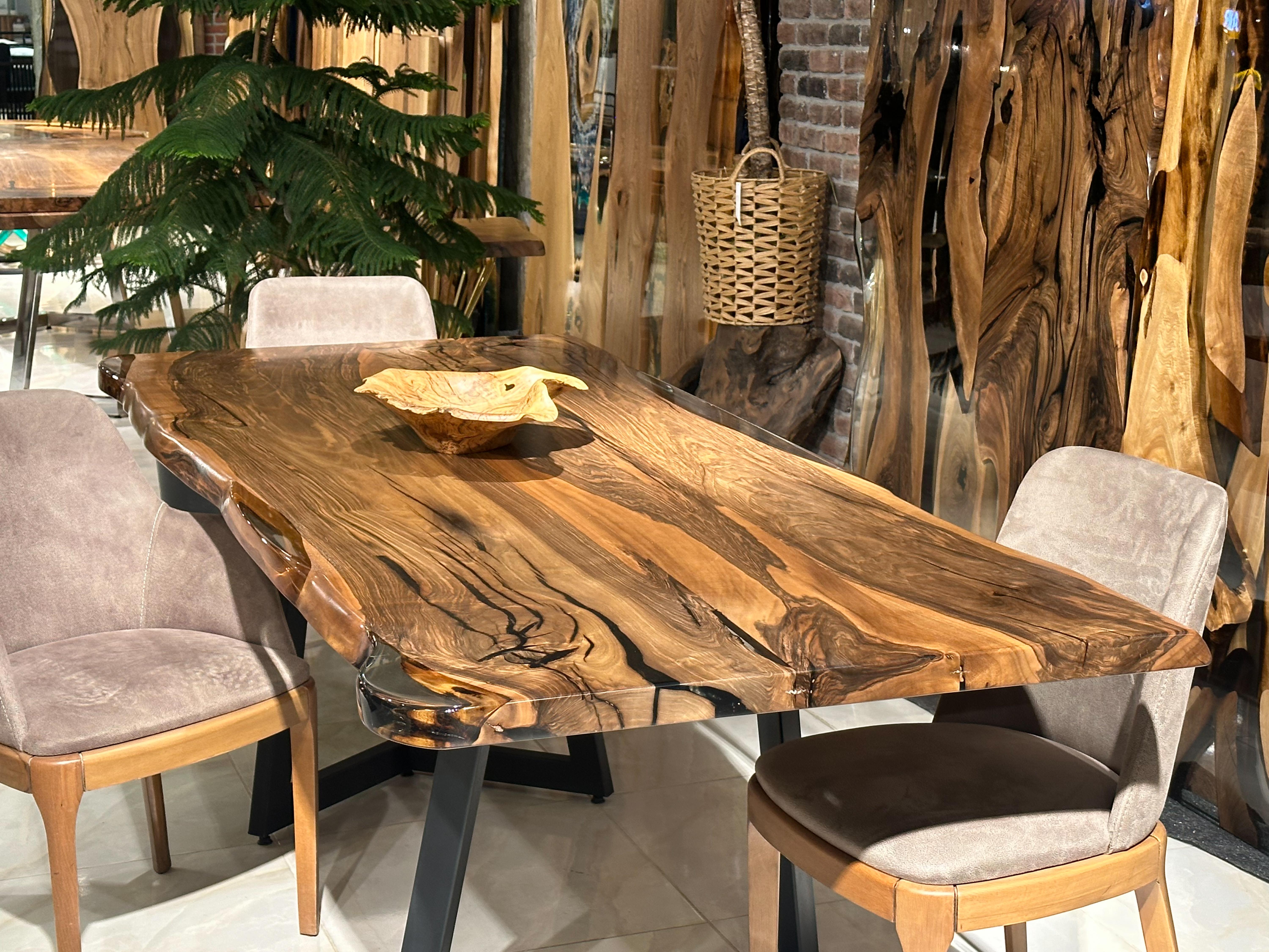 Table de salle à manger en noyer clair époxy - Table de ferme en bois en noyer noir en vente 3