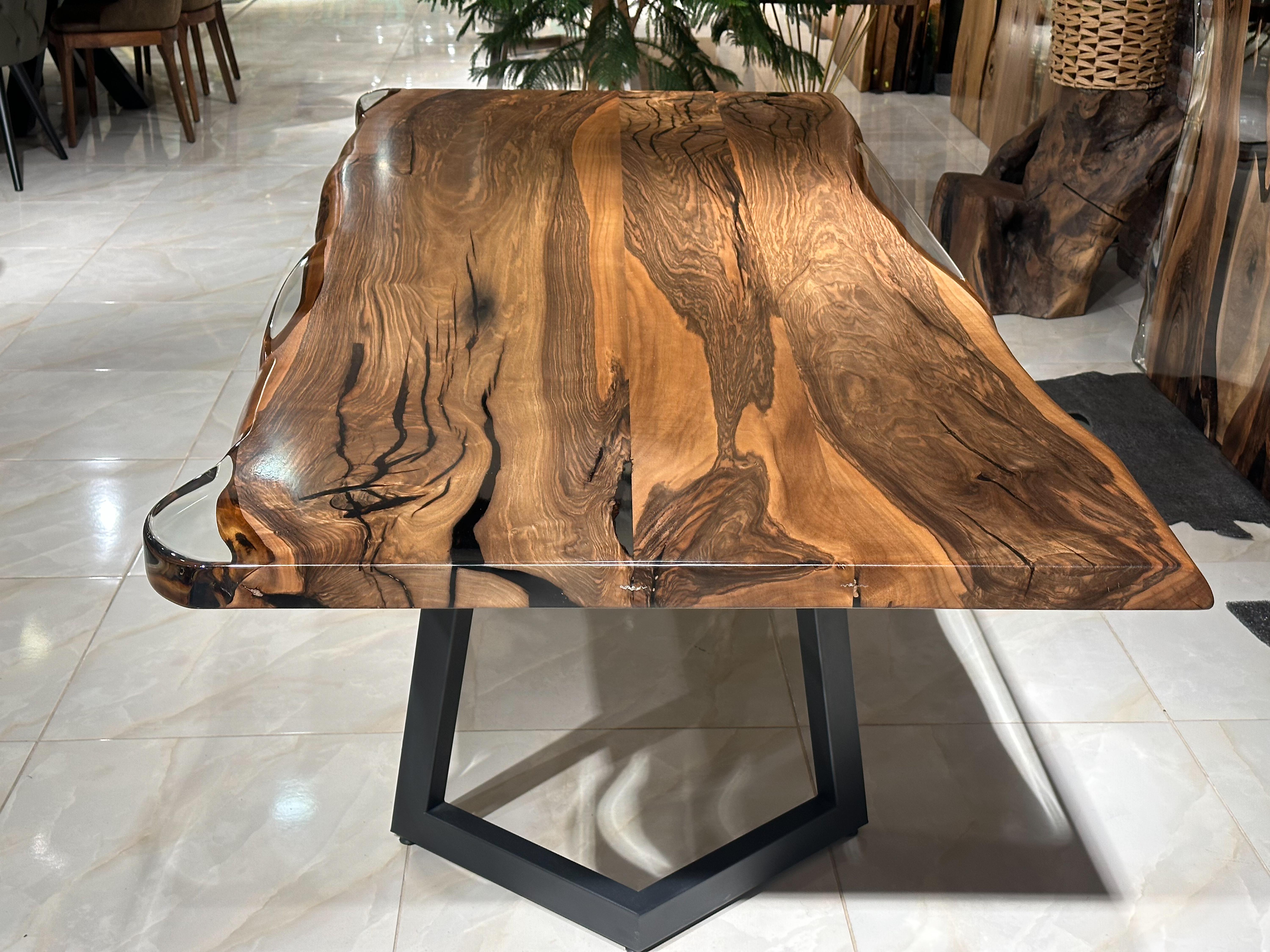 Moderne Table de salle à manger en noyer clair époxy - Table de ferme en bois en noyer noir en vente