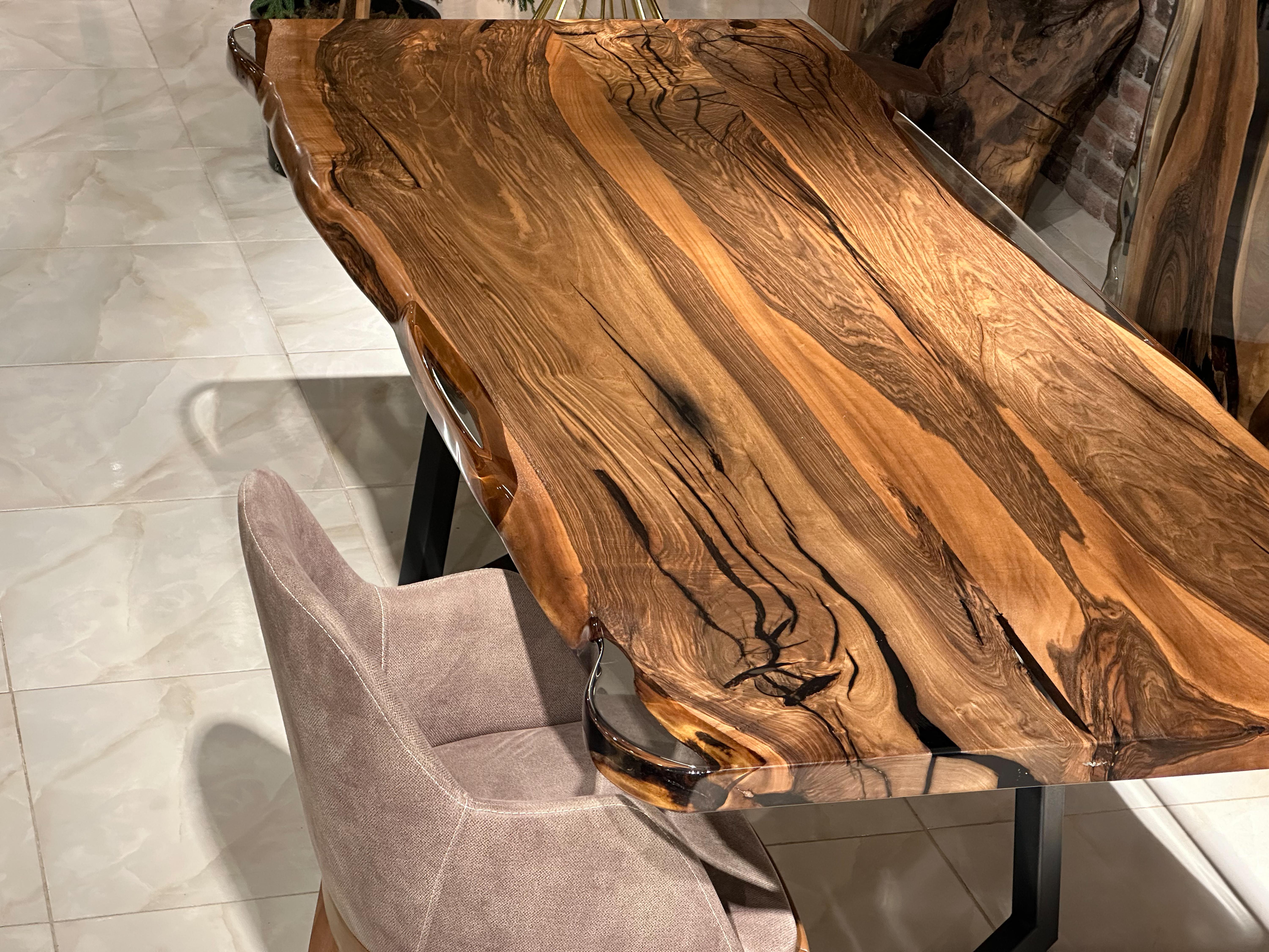 Turc Table de salle à manger en noyer clair époxy - Table de ferme en bois en noyer noir en vente