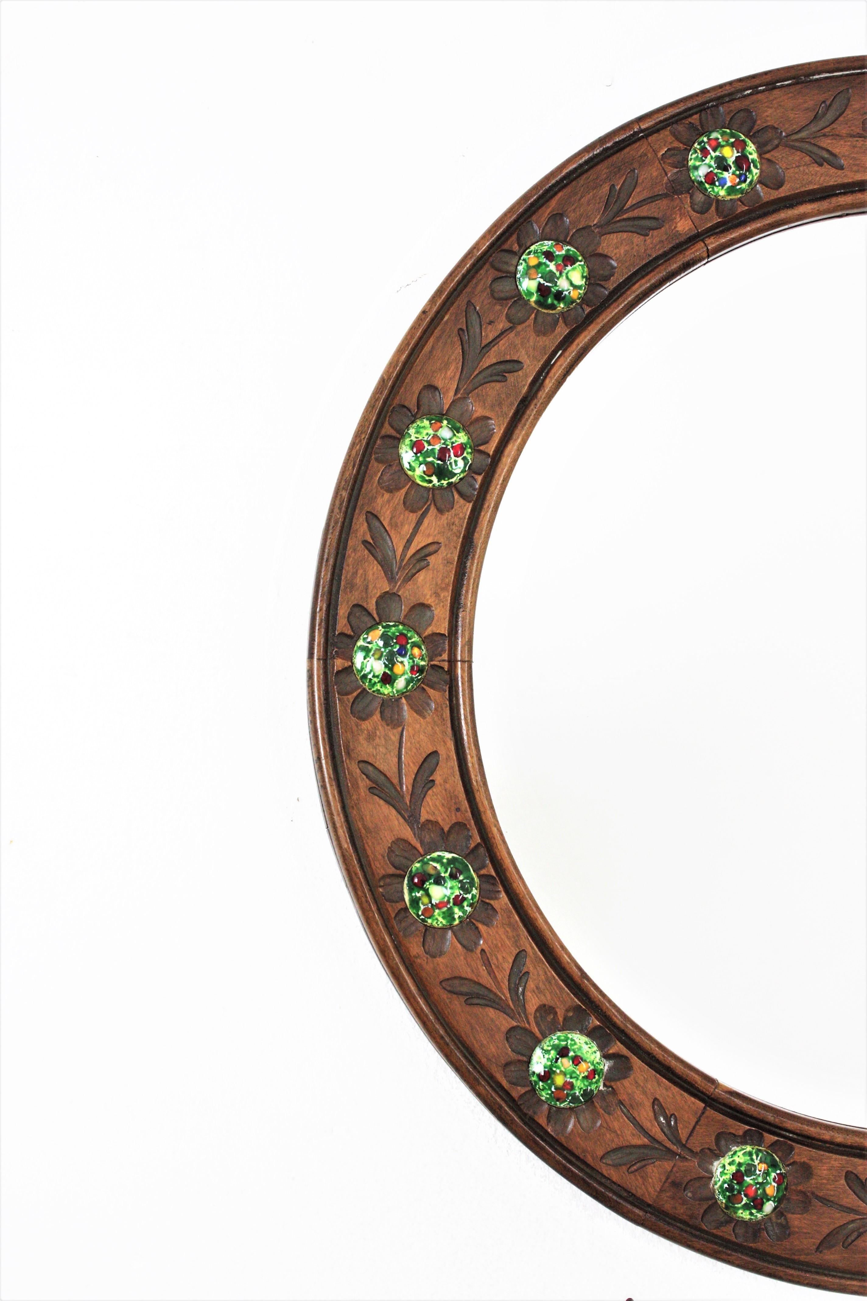 Round Wall Mirror in Walnut and Multi Color Enamel Decorations In Good Condition For Sale In Barcelona, ES