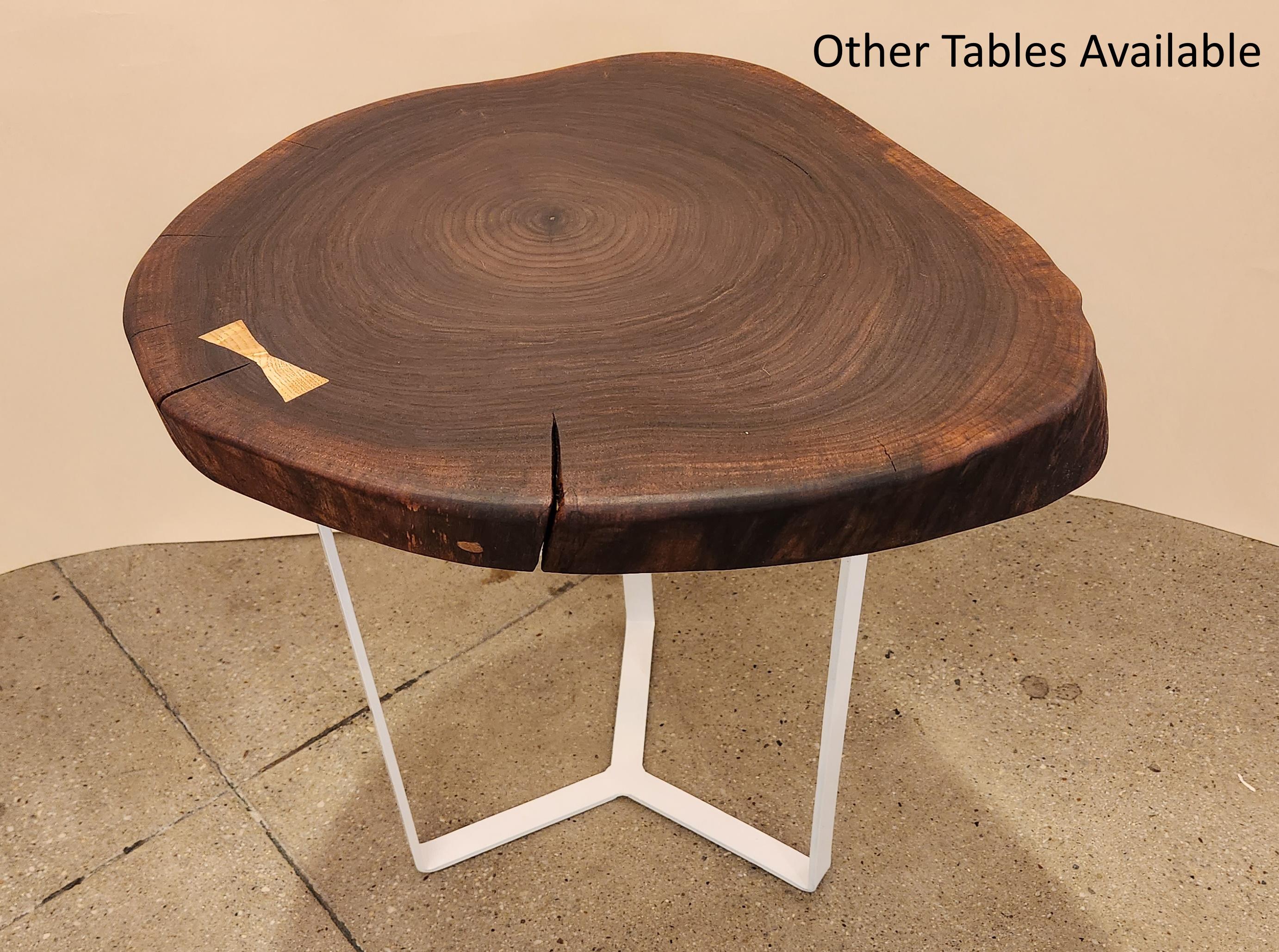 Table basse en bois de noyer avec base en métal par Creation Therrien en vente 3
