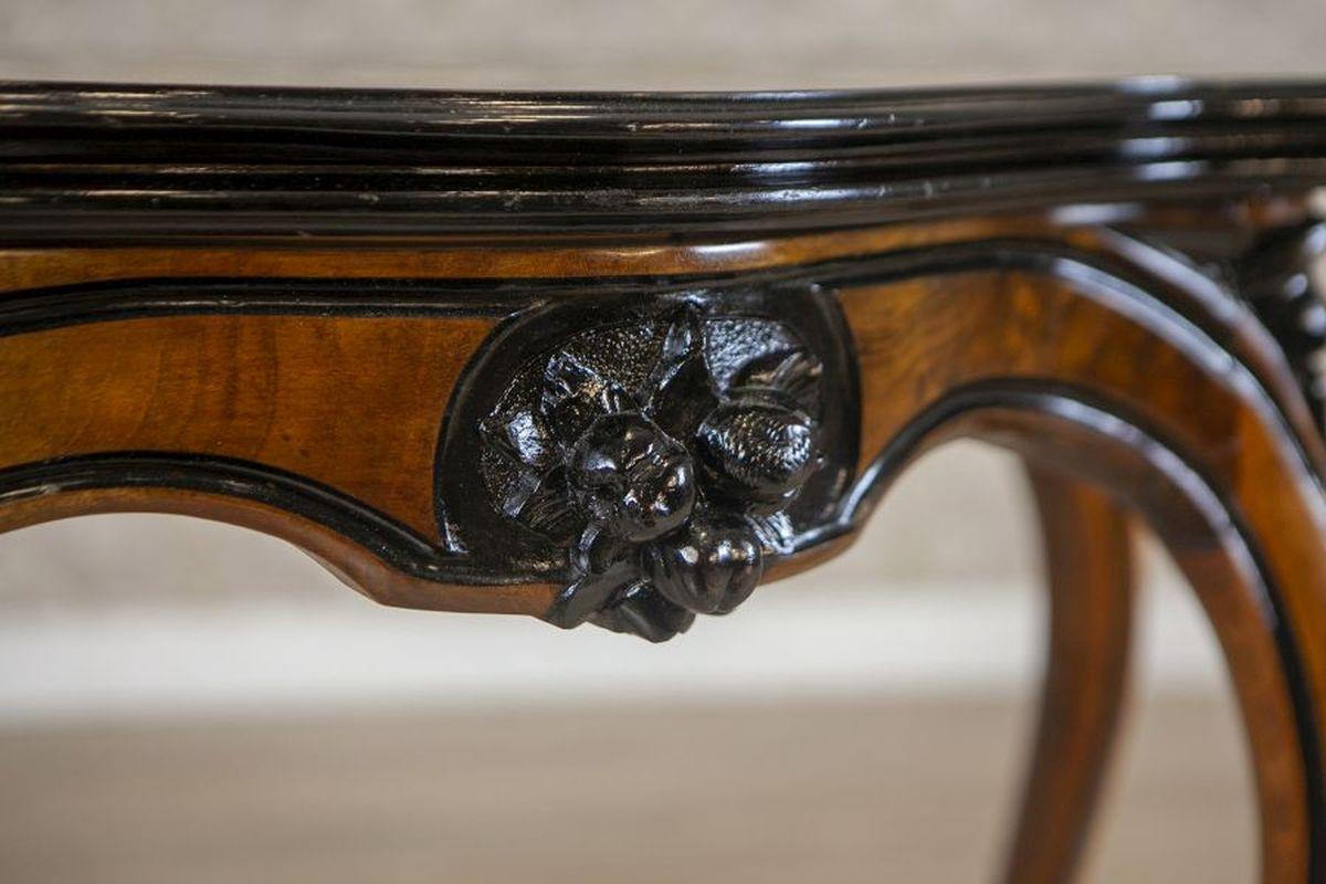 Tavolo da gioco in legno di noce e impiallacciato della fine del XIX secolo in vendita 3