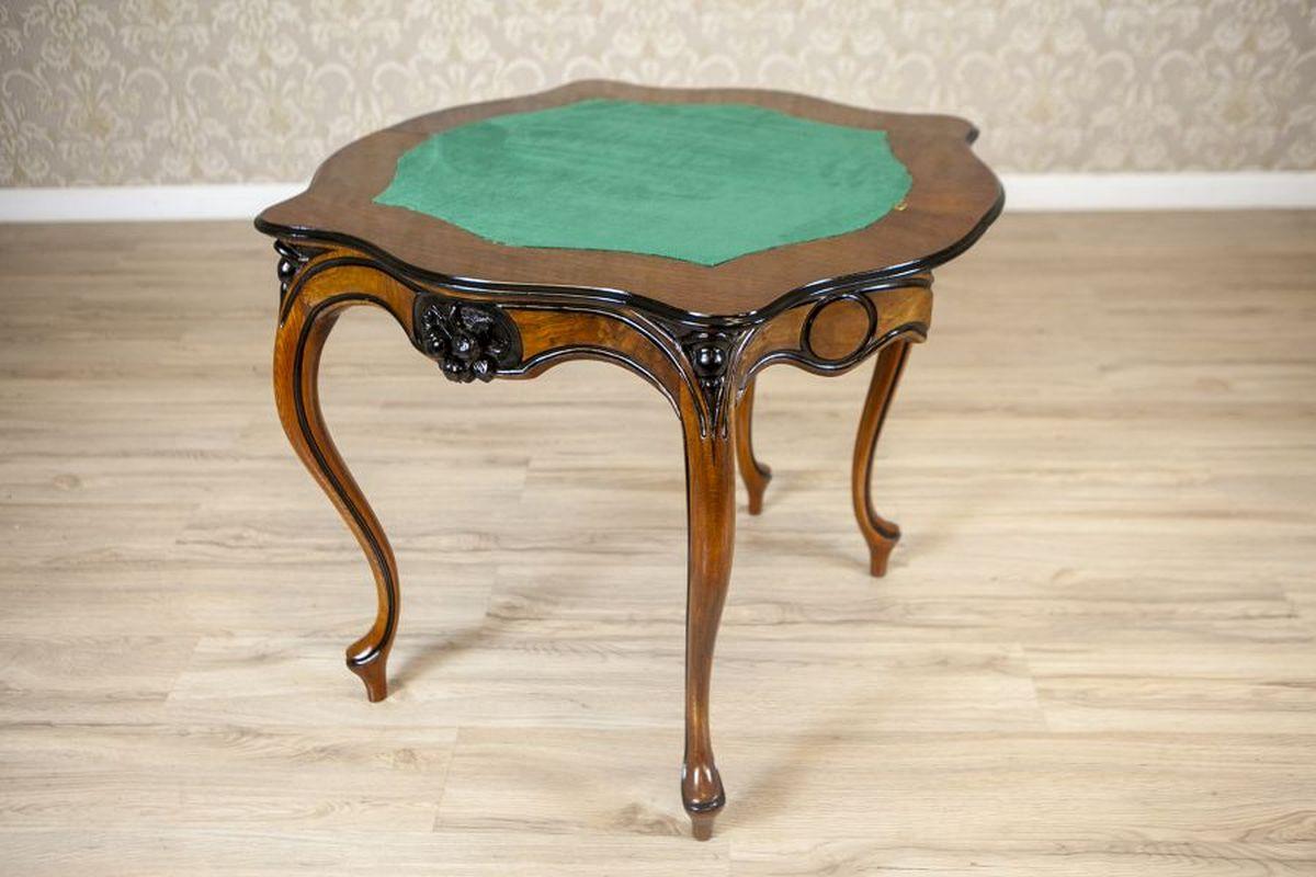 Tavolo da gioco in legno di noce e impiallacciato della fine del XIX secolo in vendita 2