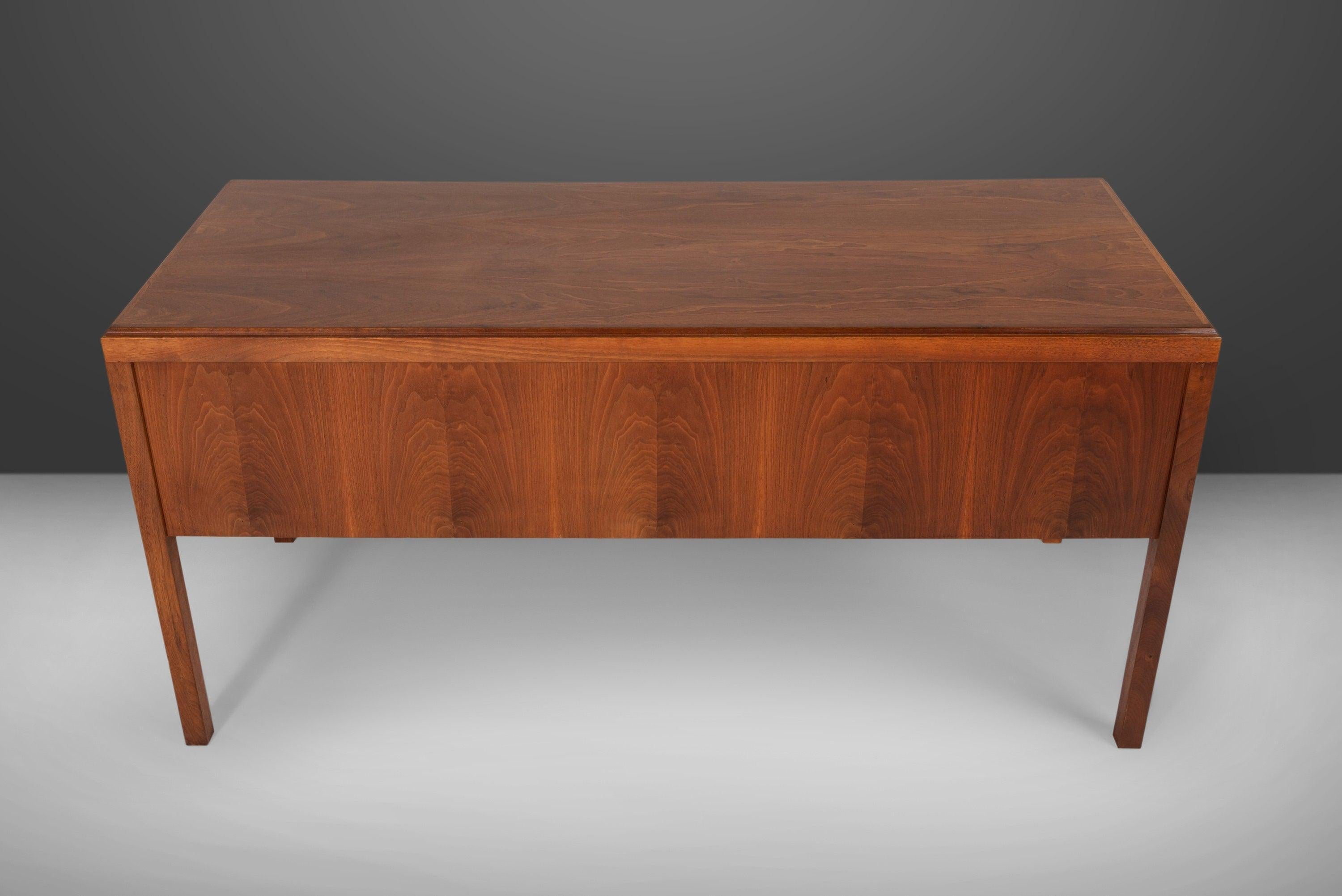 Walnut Writing Desk in the Manner of Jens Risom, c. 1960s For Sale 4