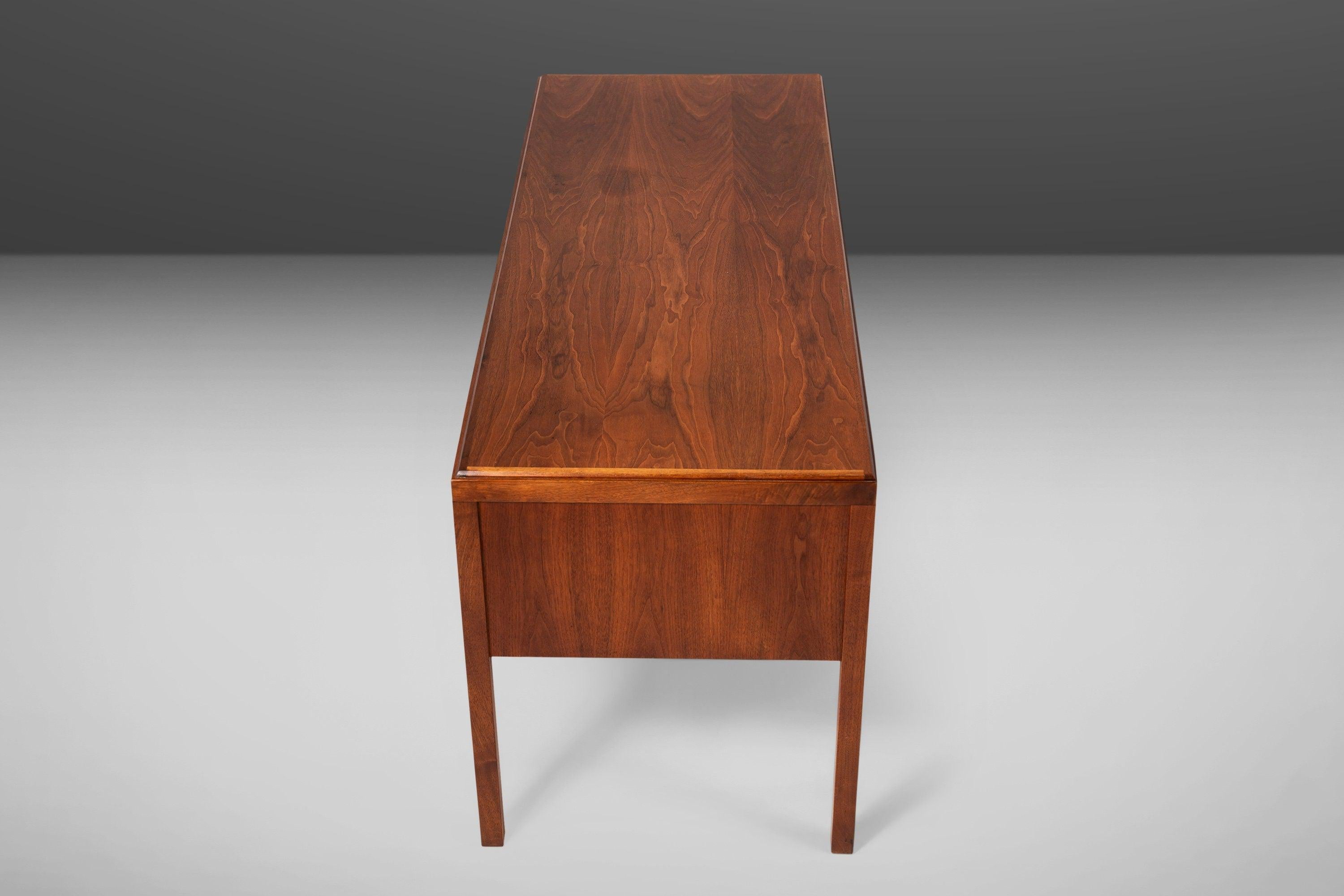 Walnut Writing Desk in the Manner of Jens Risom, c. 1960s For Sale 3