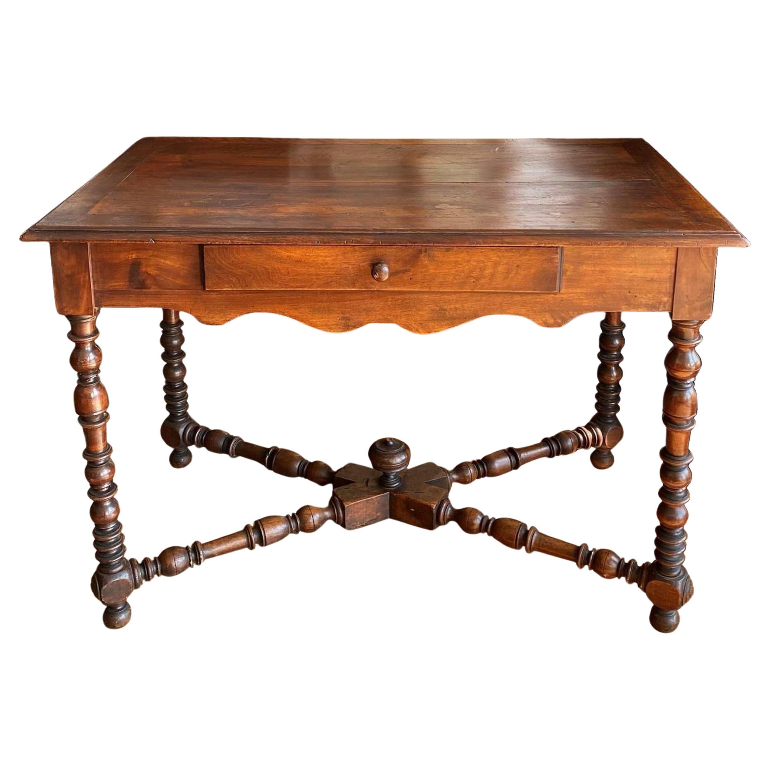 Walnut writing table - Circa 1840 For Sale