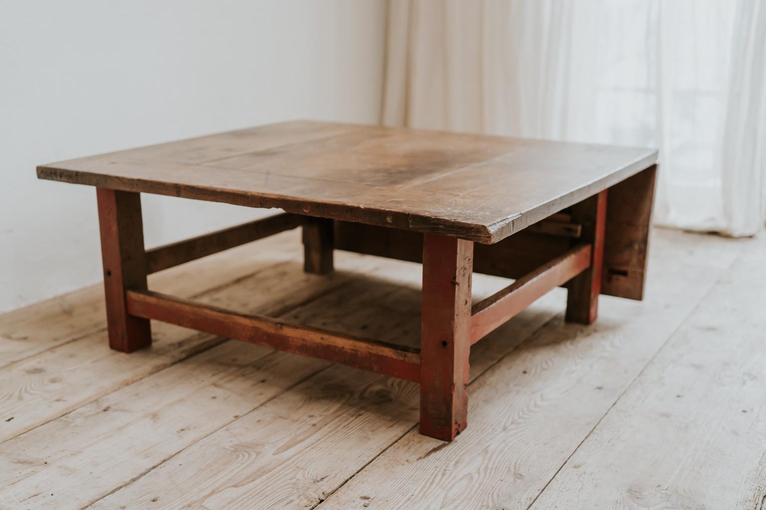 Walnut Topped Coffee Table In Good Condition In Brecht, BE