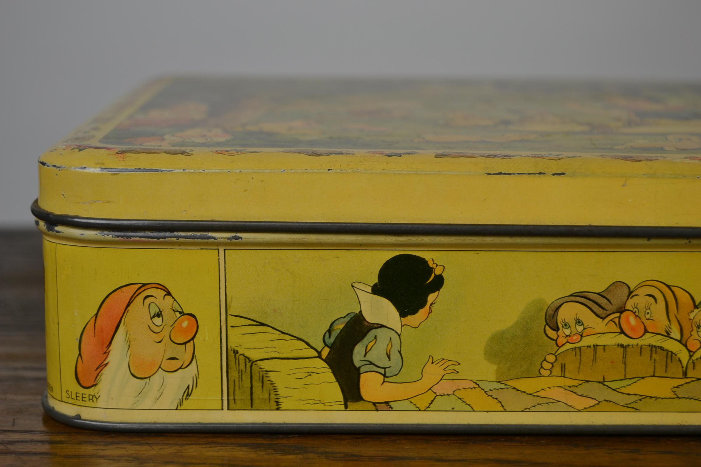 Walt Disney Biscuit Tin, Snow White and the Seven Dwarfs, Late 1930s, Belgium 2