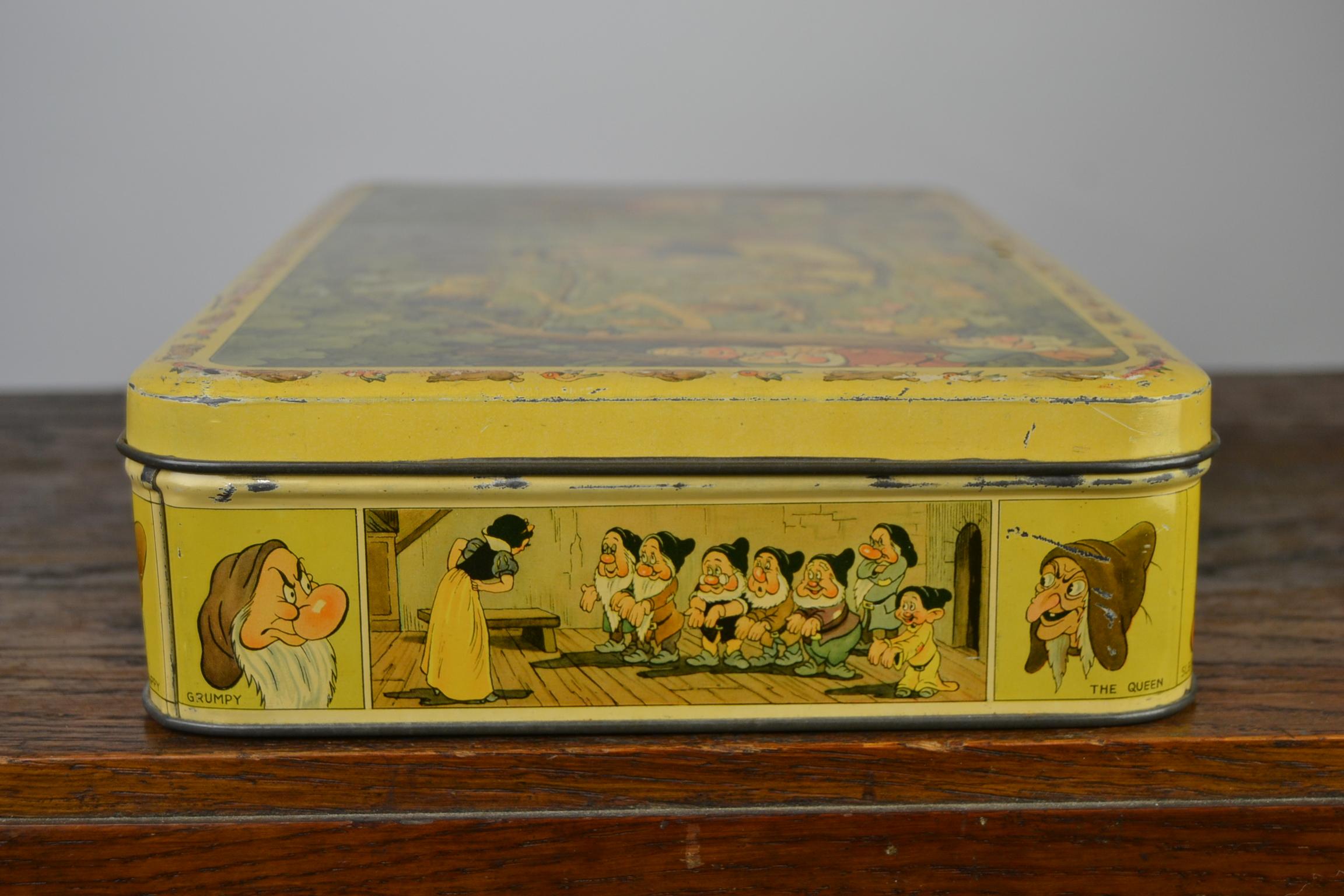 Walt Disney Biscuit Tin, Snow White and the Seven Dwarfs, Late 1930s, Belgium 3