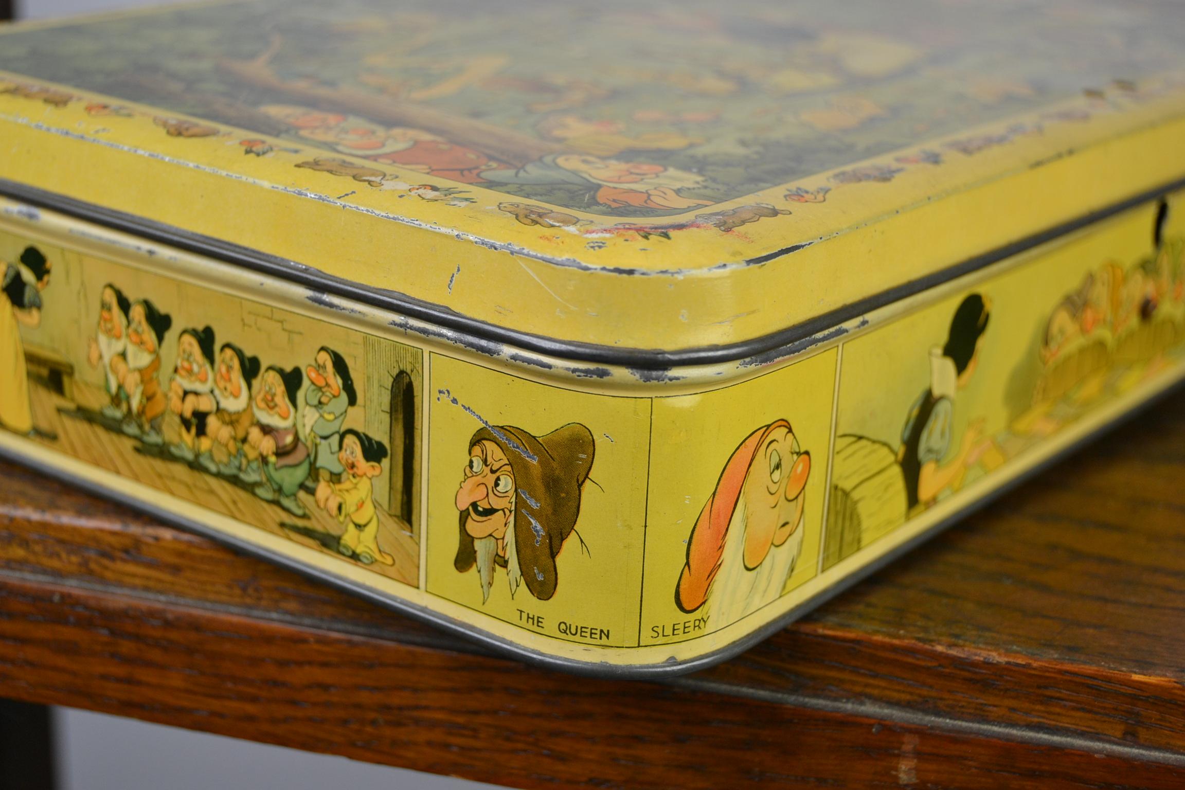 Walt Disney Biscuit Tin, Snow White and the Seven Dwarfs, Late 1930s, Belgium 4