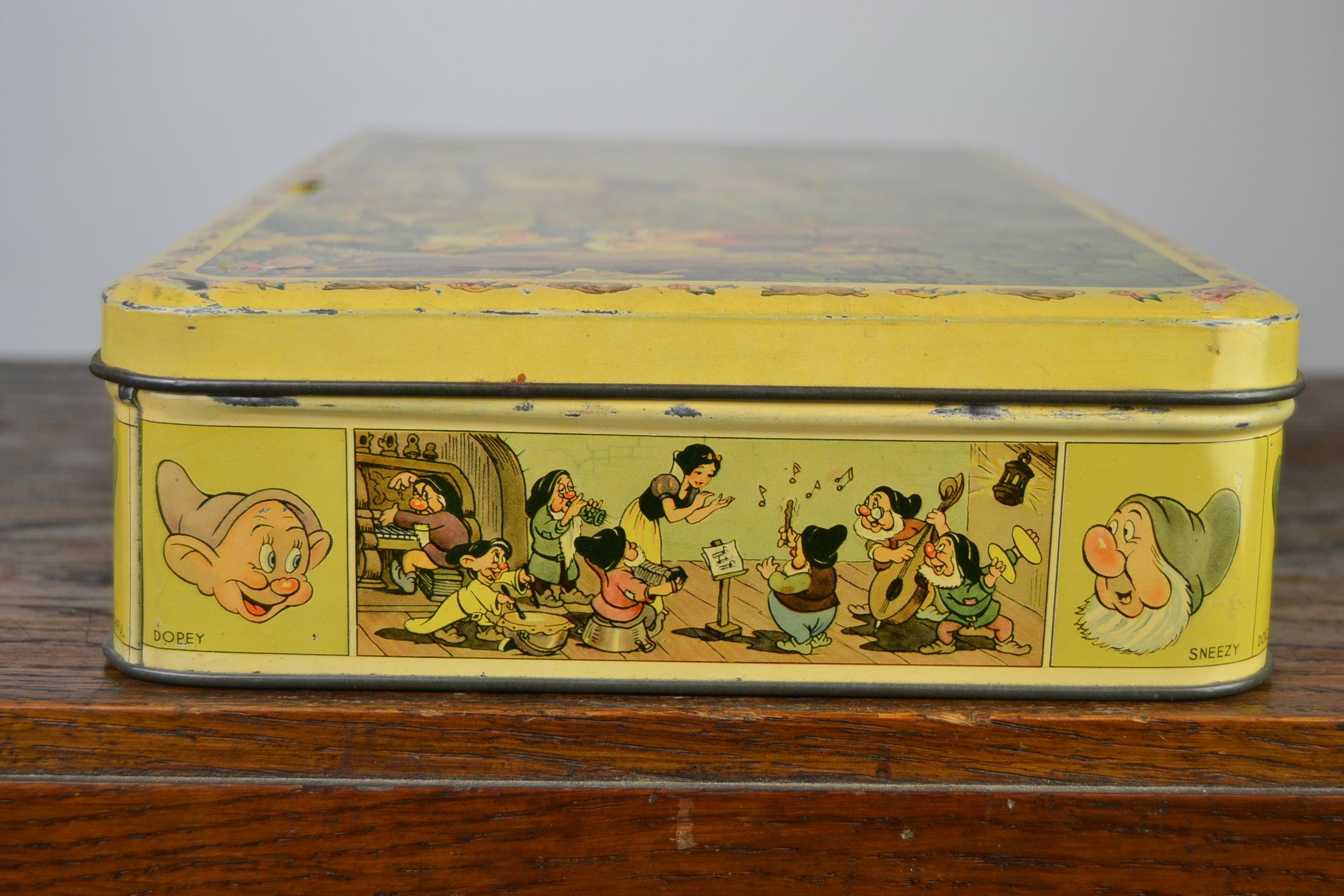 Walt Disney Biscuit Tin, Snow White and the Seven Dwarfs, Late 1930s, Belgium 8
