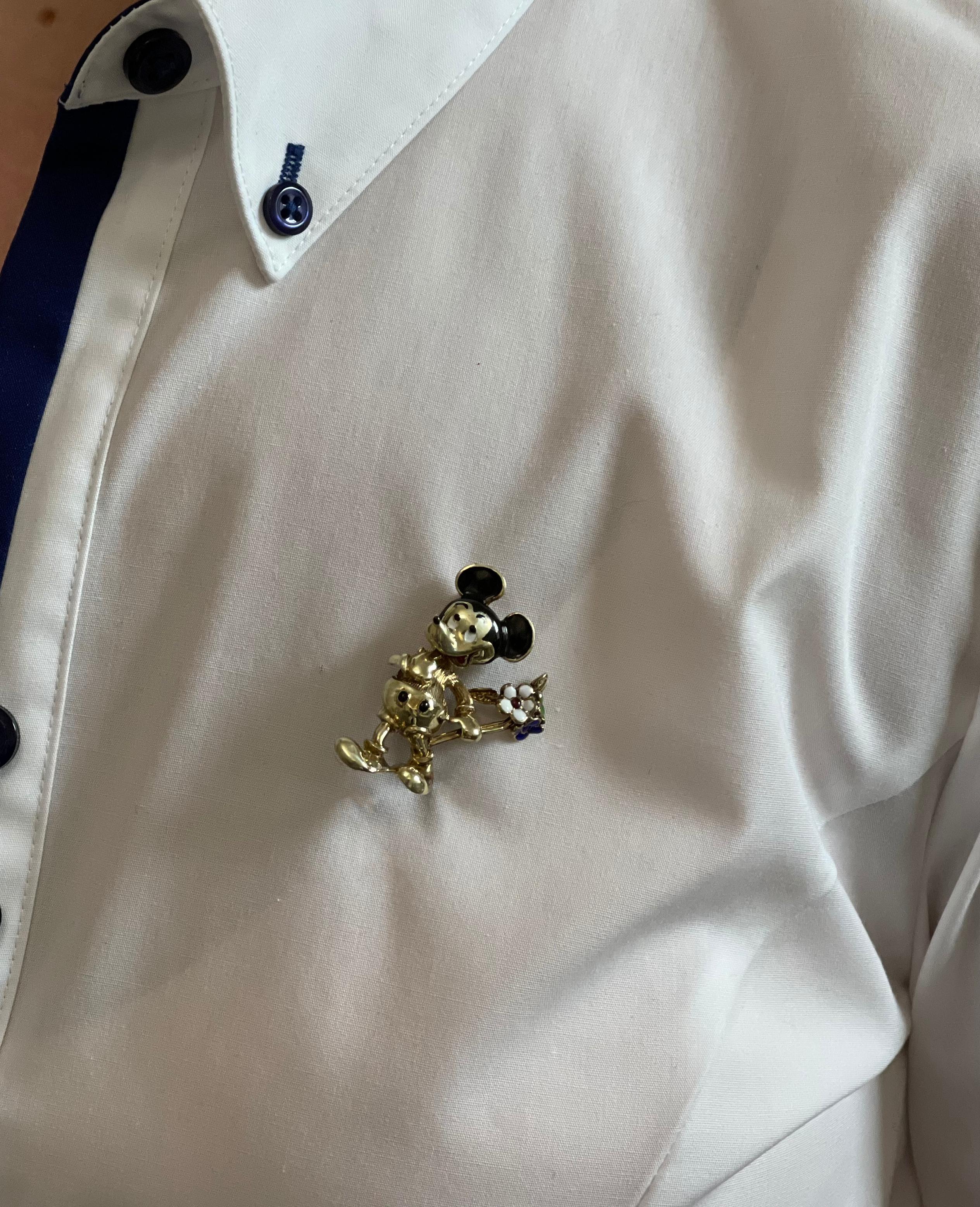 gold mickey mouse pin