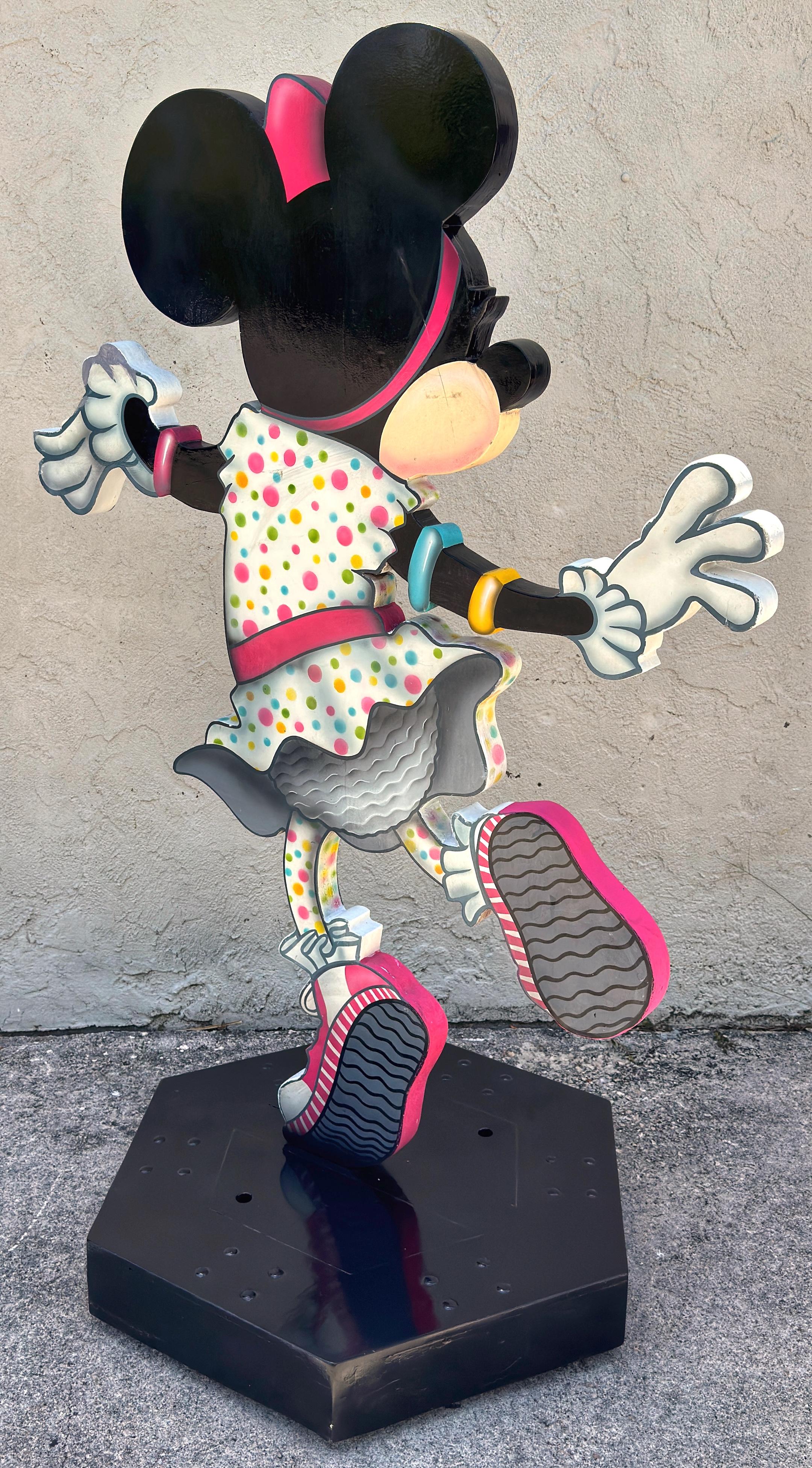 Scultura a grandezza naturale di Minnie Mouse danzante di Walt Disney su base a rotelle In condizioni buone in vendita a West Palm Beach, FL