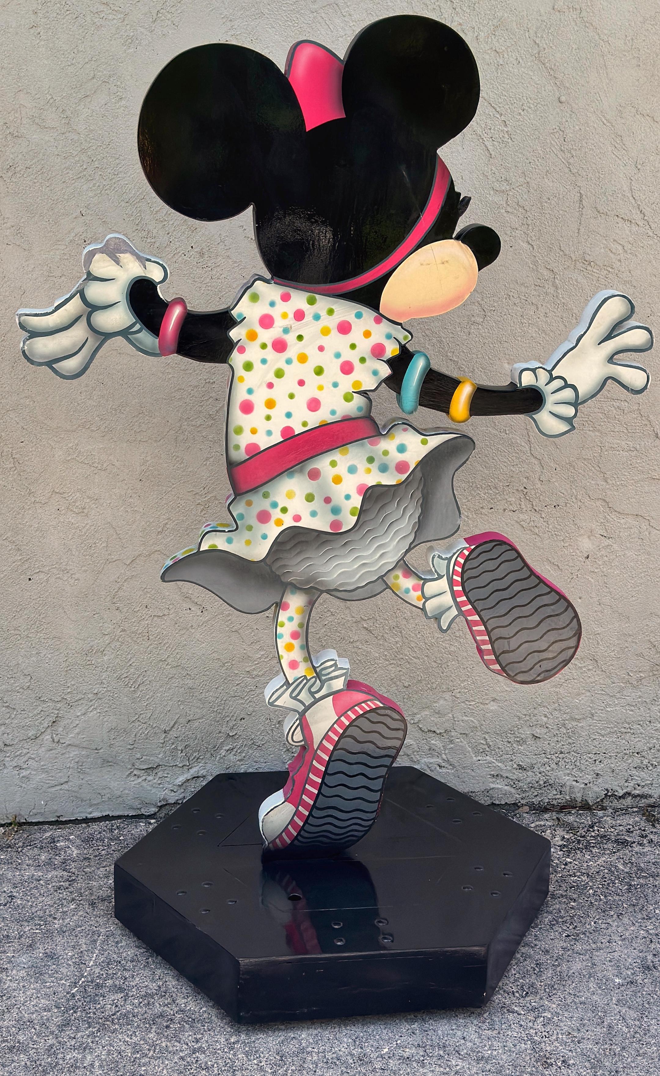 XX secolo Scultura a grandezza naturale di Minnie Mouse danzante di Walt Disney su base a rotelle in vendita