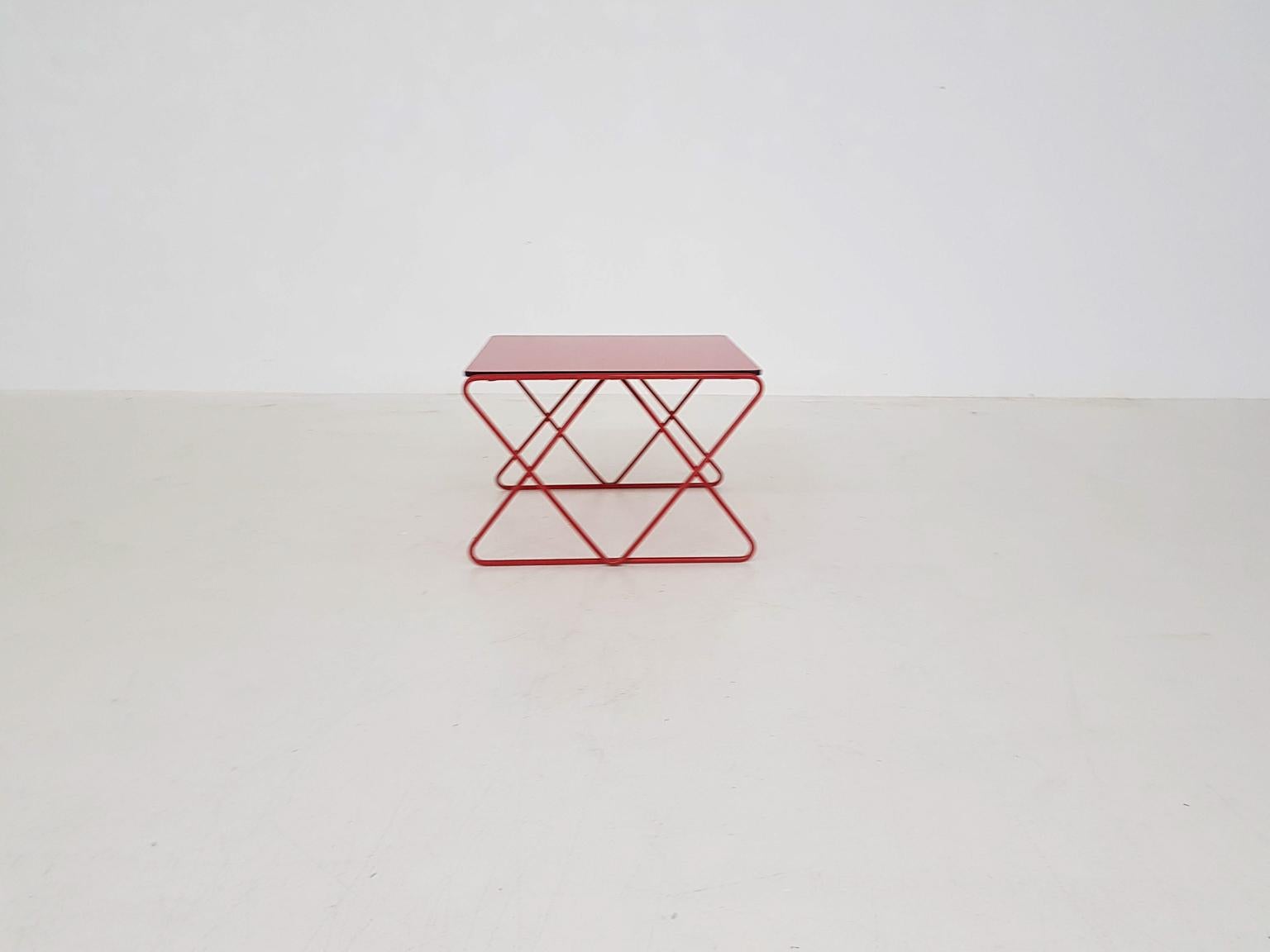 Rare Walter Antonis for I-form coffee table, Dutch design 1978.

Walter Antonis designed this table for his own firm I-form. Not many were made (estimated 40 pieces). Very rare piece of Dutch design.

Red metal frame and red formica top.

In