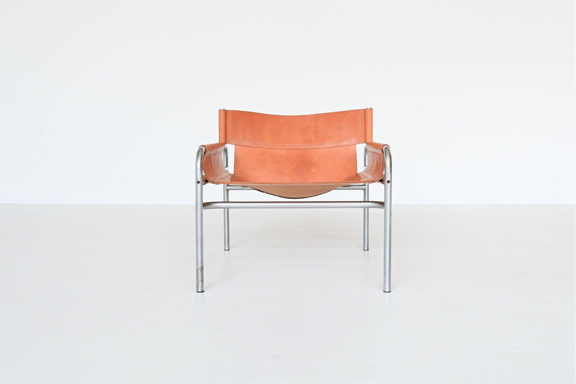 Fantastic lounge chair model SZ14 designed by Walter Antonis and manufactured by ‘t Spectrum Bergeijk, The Netherlands 1971 (collection 1971-1974). This nice shaped low lounge chair has a chromed steel tubular frame and has been reupholstered in