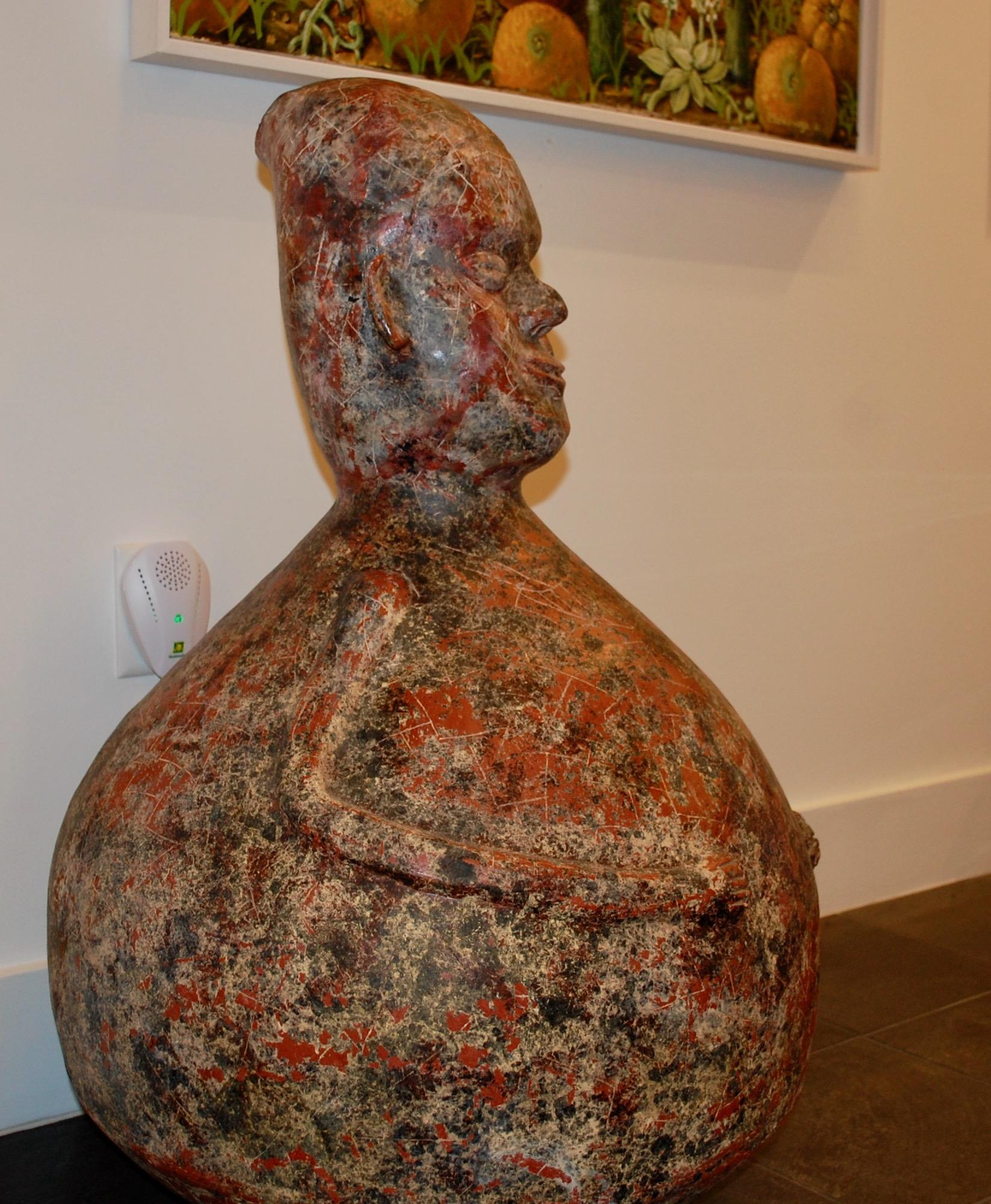  Happy Man-Skulptur aus Terrakotta (Braun), Figurative Sculpture, von Walter Bastianetto