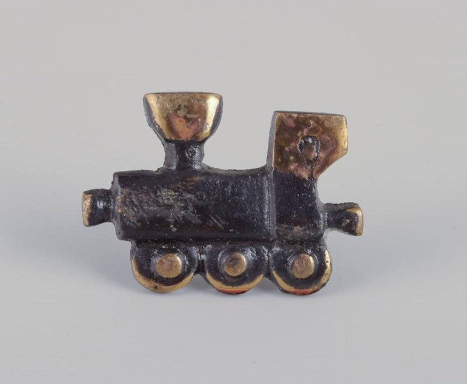 Walter Bosse (1904-1979), Austria.
Quattro miniature in bronzo. Treno, sirena, tucano e foca.
Anni '30/'40.
In ottime condizioni con una bella patina.
Dimensioni del sigillo: L 3,5 cm x H 3,0 cm.