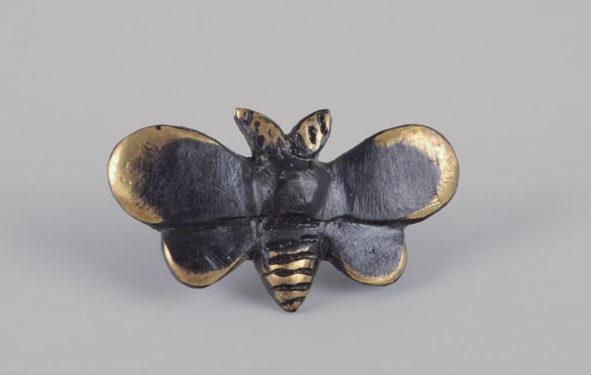 Walter Bosse (1904-1979), Austria.
Three miniature bronze figurines. Ladybug, apple, and bumblebee.
1930s/40s.
In excellent condition with a beautiful patina.
Dimensions of the bumblebee: W 3.5 cm x H 2.0 cm.