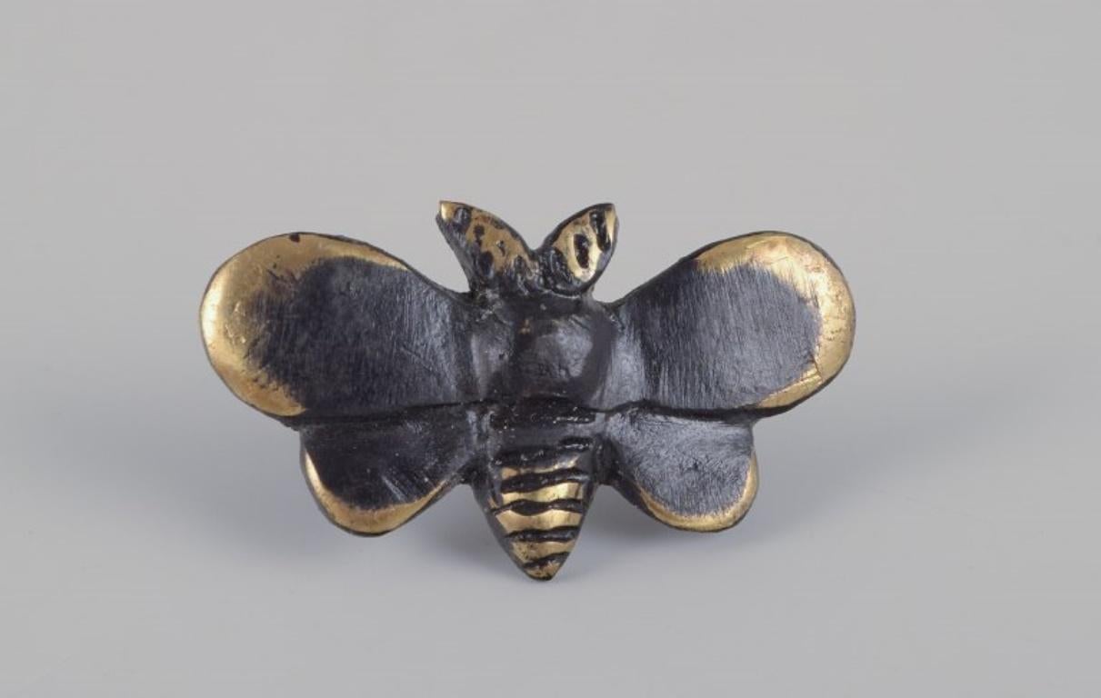 Walter Bosse (1904-1979), Austria.
Tre miniature in bronzo. Coccinella, mela e calabrone.
Anni '30/'40.
In ottime condizioni con una bella patina.
Dimensioni del bombo: L 3,5 cm x H 2,0 cm.