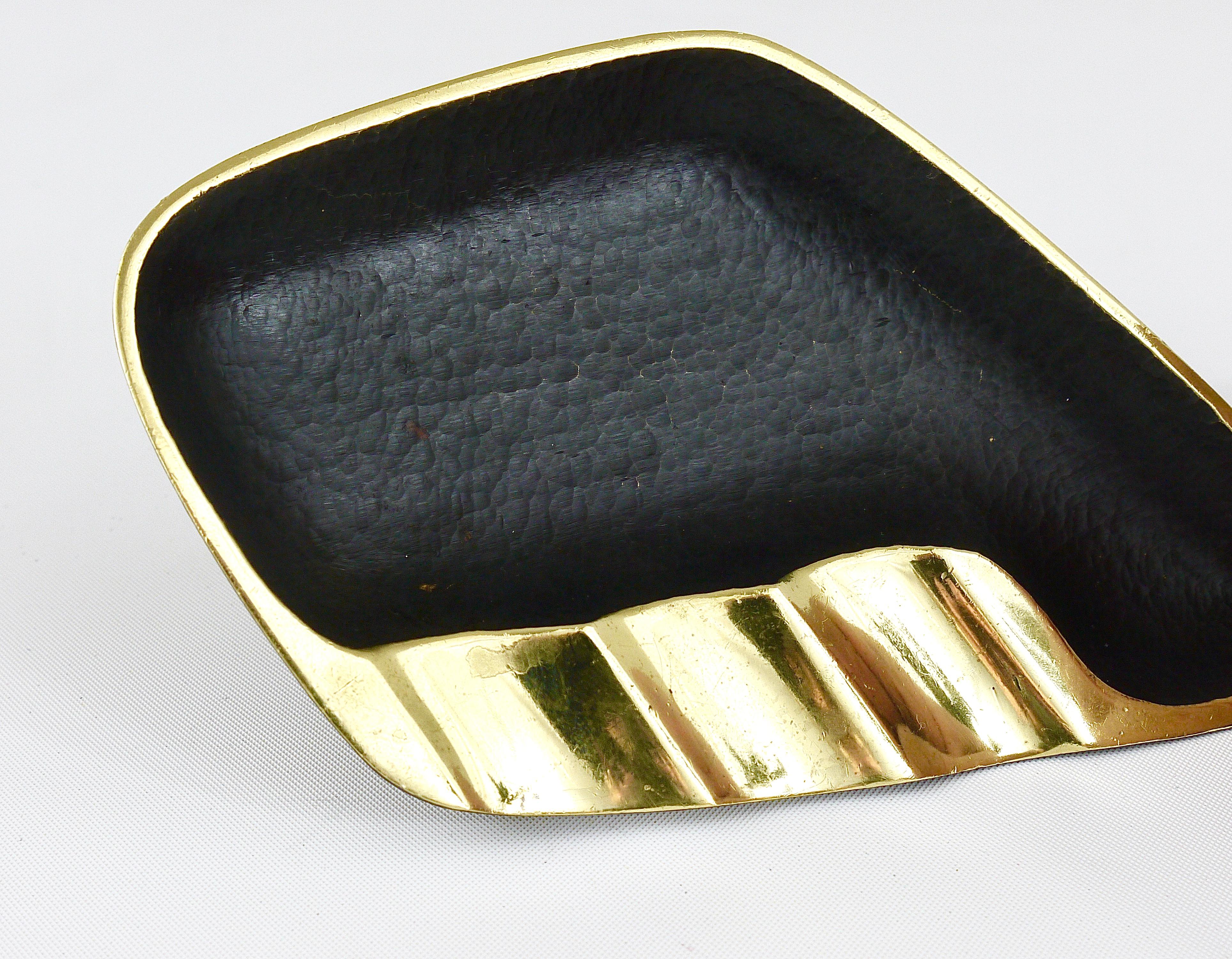 Walter Bosse Asymmetrical Modernist Black Brass Ashtray by Herta Baller, 1950s In Good Condition For Sale In Vienna, AT