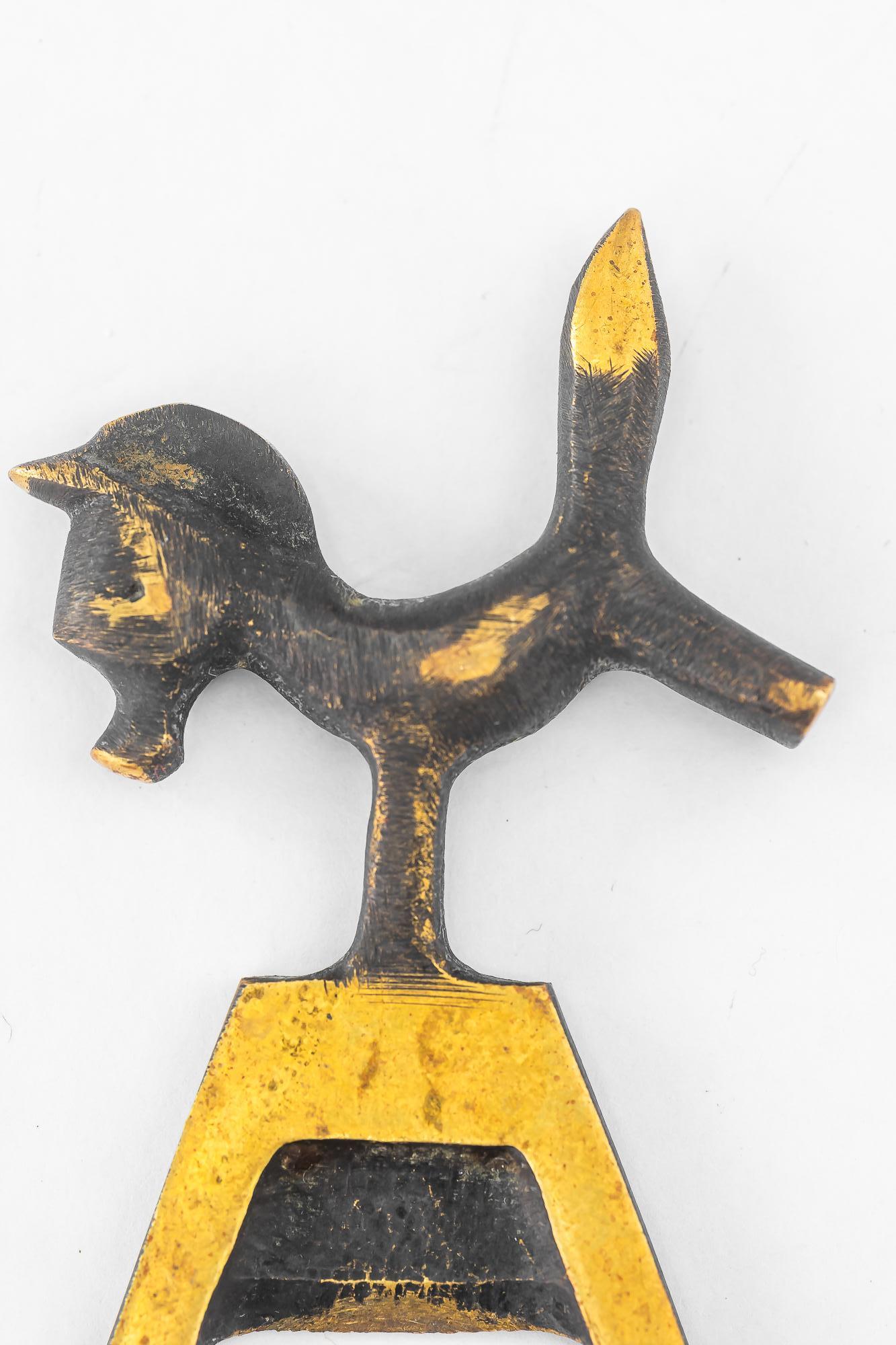 Walter Bosse Flaschenöffner zeigt ein Pferd um 1950 (Österreichisch) im Angebot