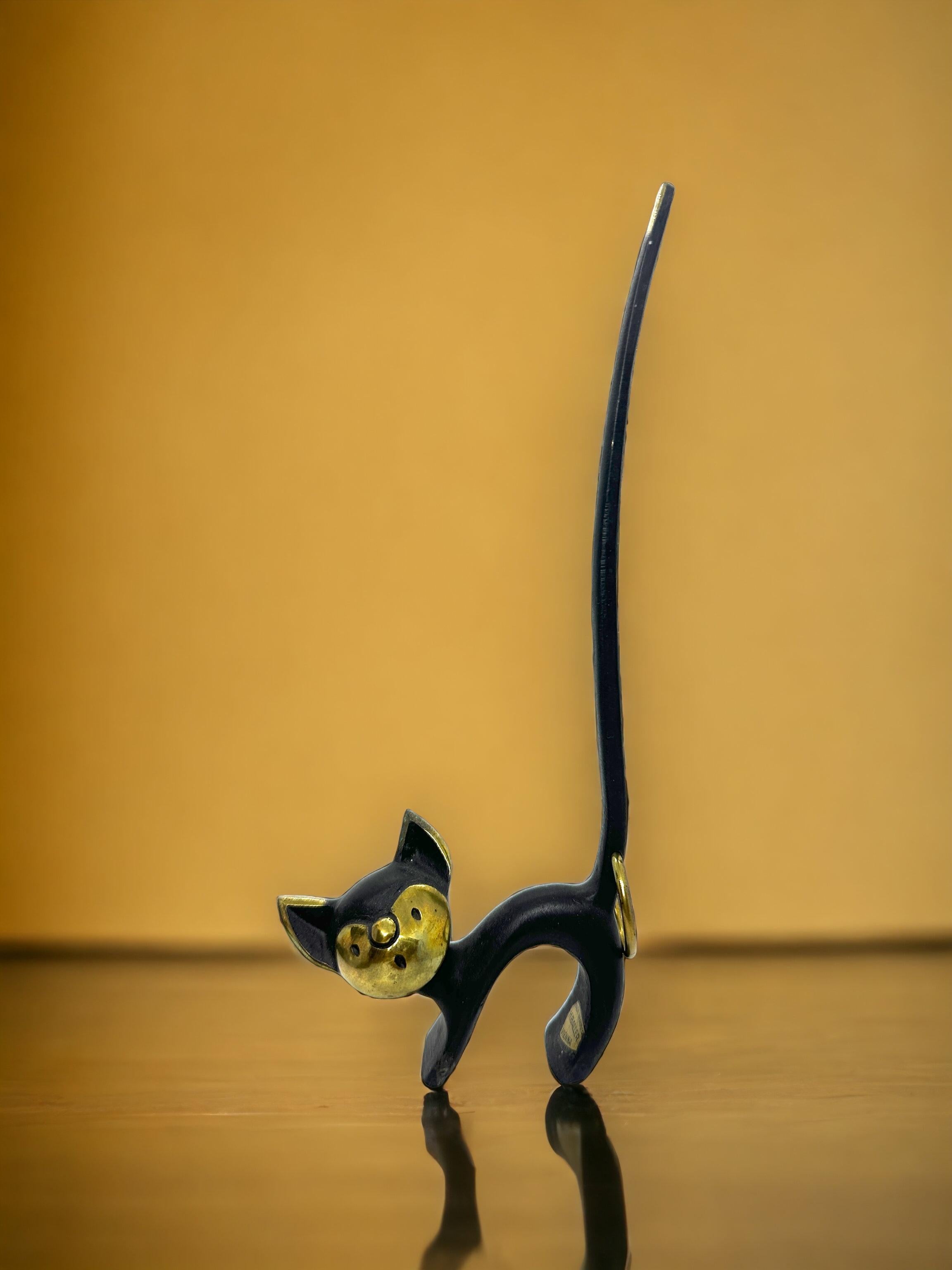 Klassische frühe 1950er Jahre österreichische Bosse Katze Figur Sammlerstück. Eine schöne Ergänzung für Ihr Zimmer oder einfach für Ihre Sammlung österreichischer Bronzegegenstände. Gefunden bei einem Nachlassverkauf in Wien,