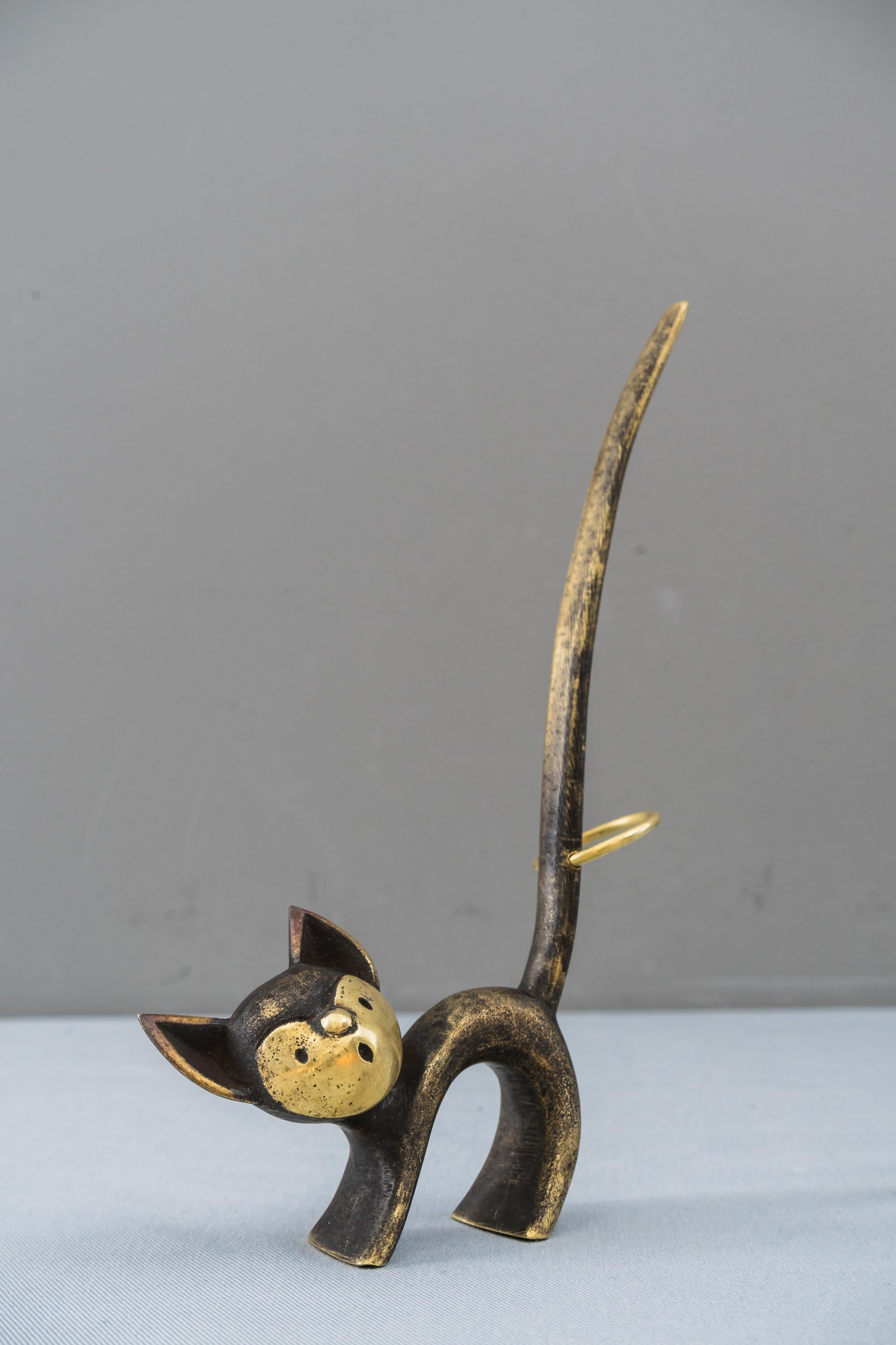 Walter Bosse brass cat figurine pretzel holder, ring holder
Original condition.