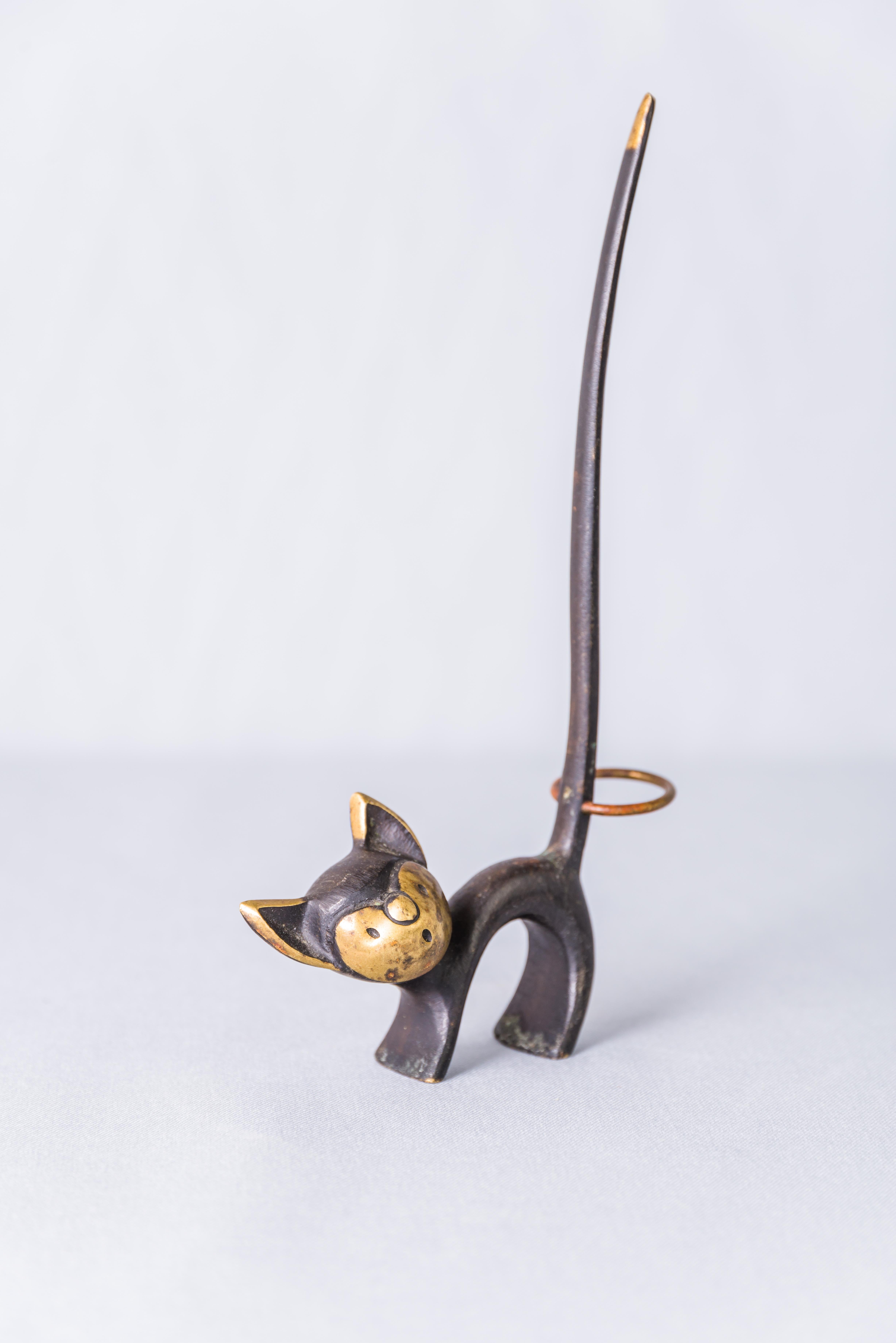 Walter Bosse Katzenfigur aus Messing, Brezelhalter, Ringhalter (Geschwärzt) im Angebot