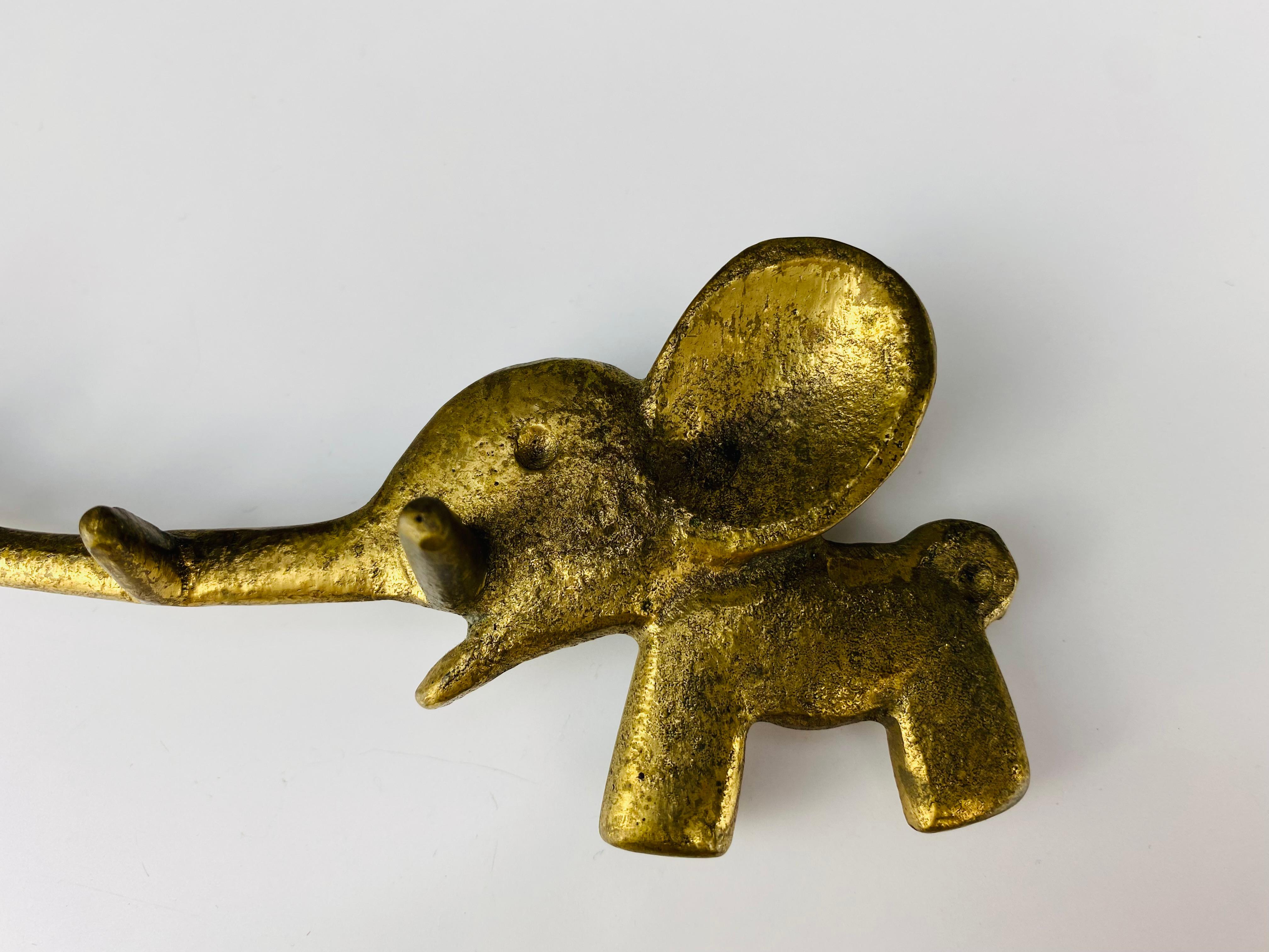 Walter Bosse Brass key hanger, Elephant and Mouse, Herta Baller, Austria 1950's In Excellent Condition For Sale In BELFORT, FR