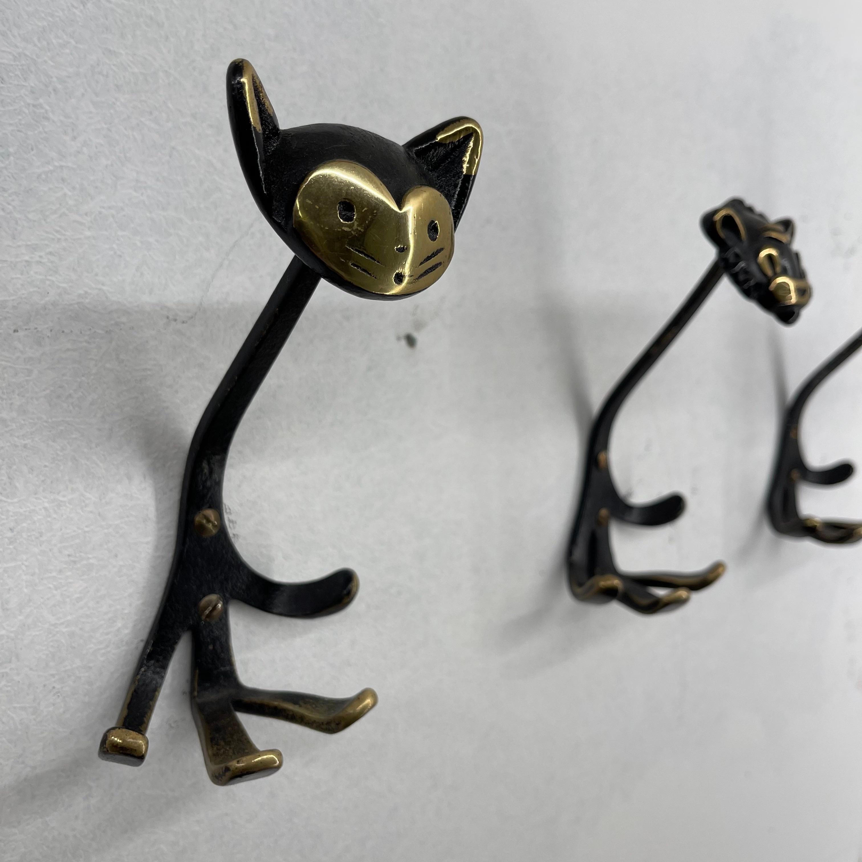 Walter Bosse Wandhaken aus Messing, Modell 'Zoo', 6 Stück verfügbar, Österreich 1950er Jahre im Angebot 2