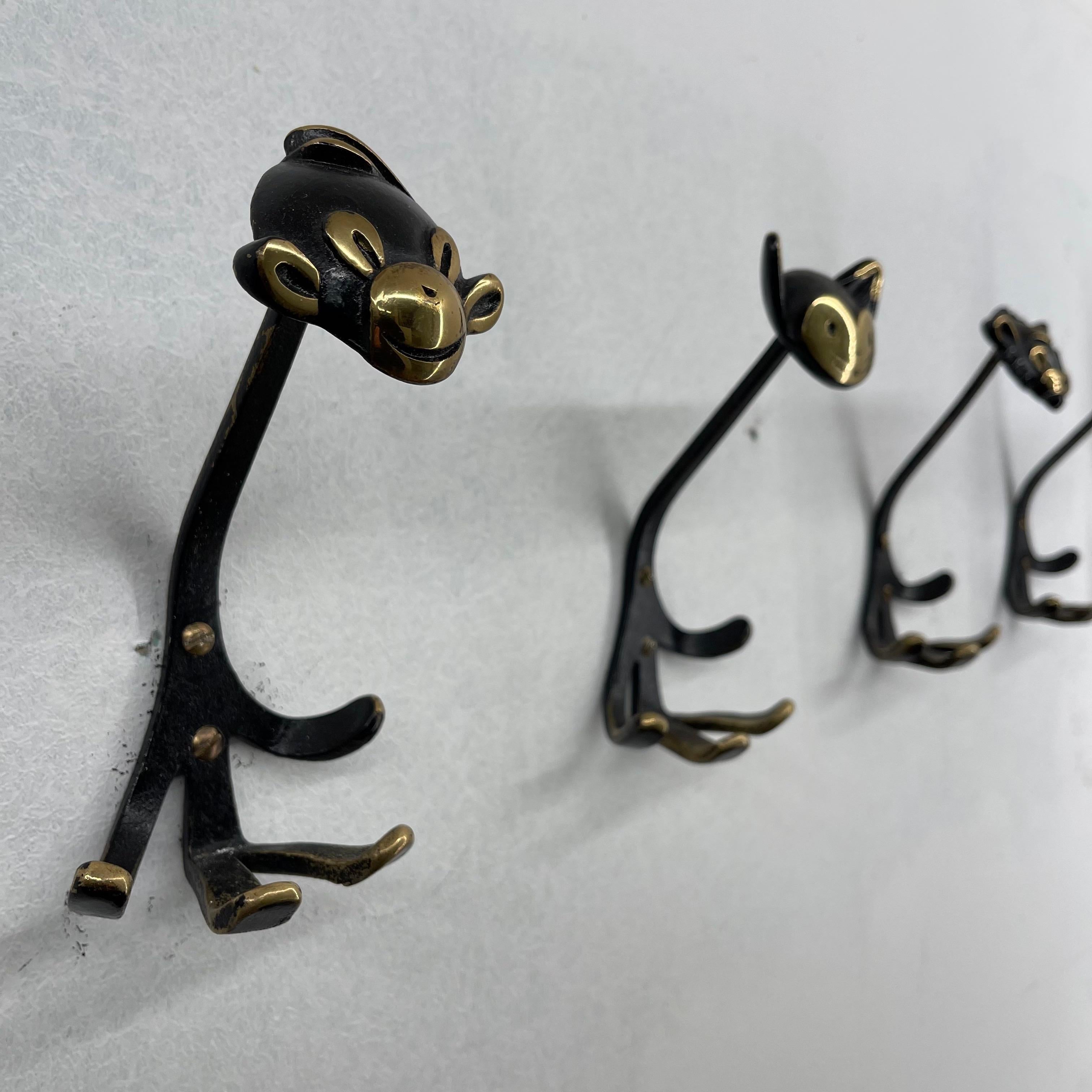 Walter Bosse Wandhaken aus Messing, Modell 'Zoo', 6 Stück verfügbar, Österreich 1950er Jahre im Angebot 4