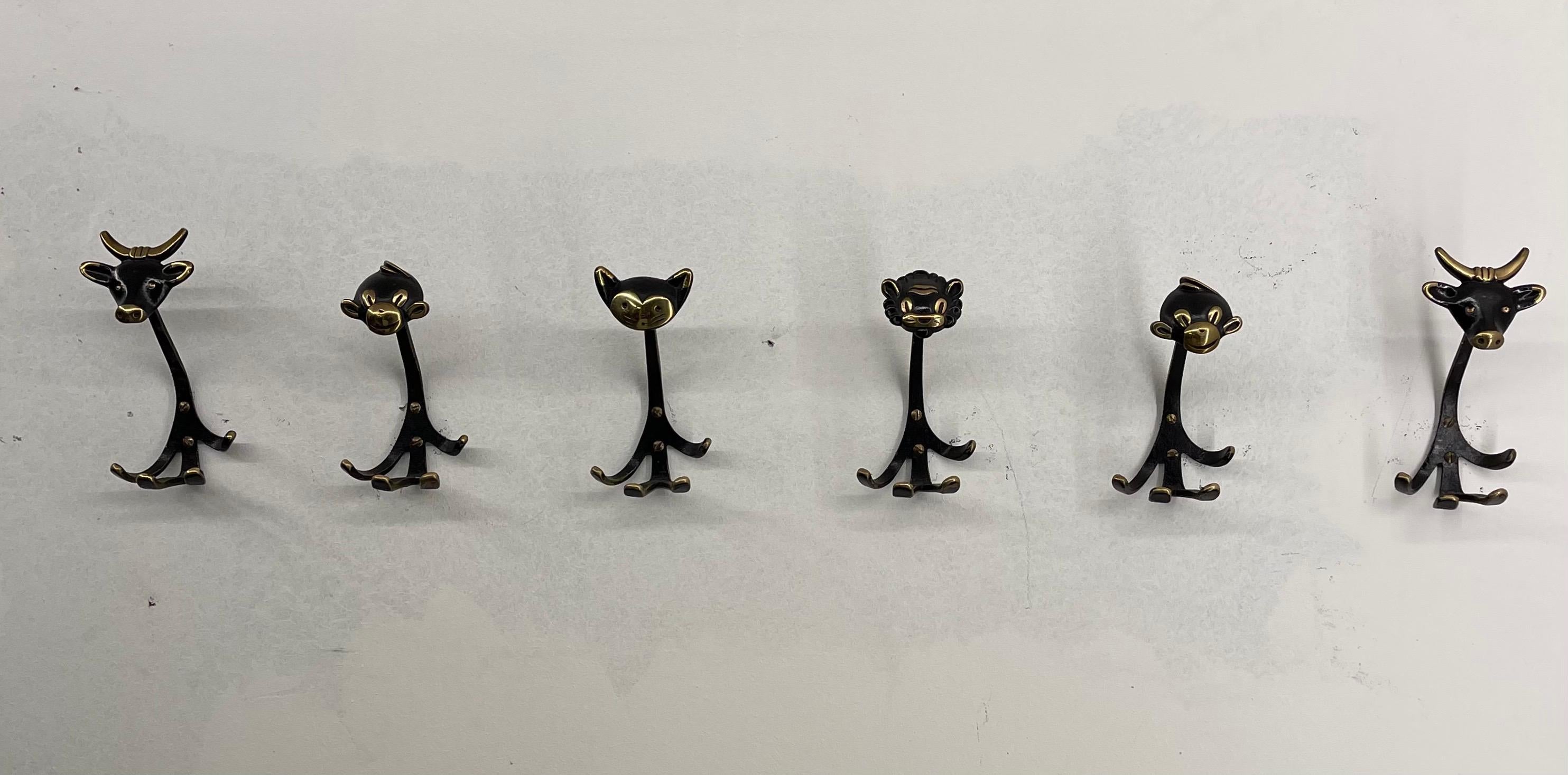 Walter Bosse Messing-Wandhaken Modell 'Zoo', 6 Stück erhältlich, Österreich 1950er Jahre.