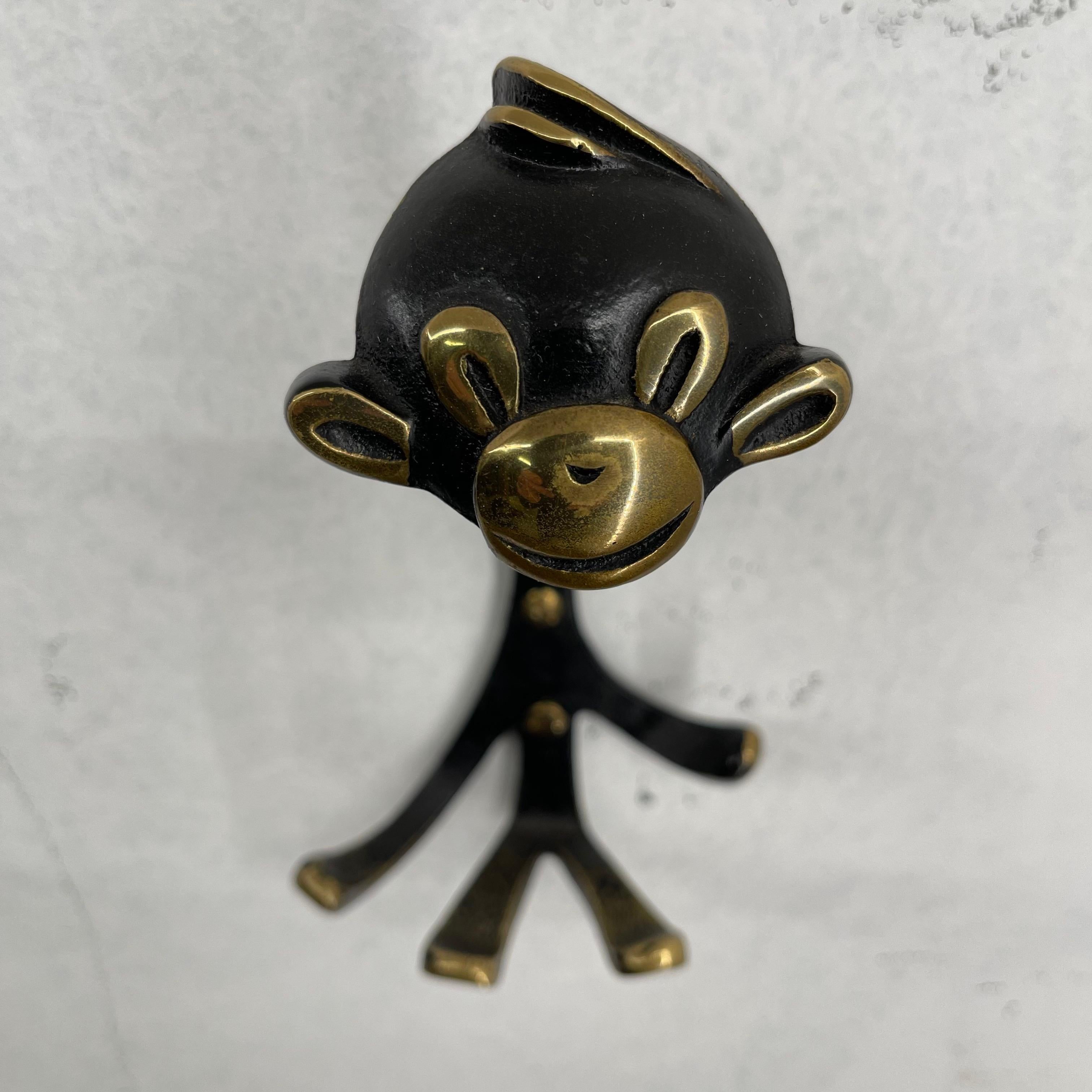 Walter Bosse Wandhaken aus Messing, Modell 'Zoo', 6 Stück verfügbar, Österreich 1950er Jahre (Österreichisch) im Angebot