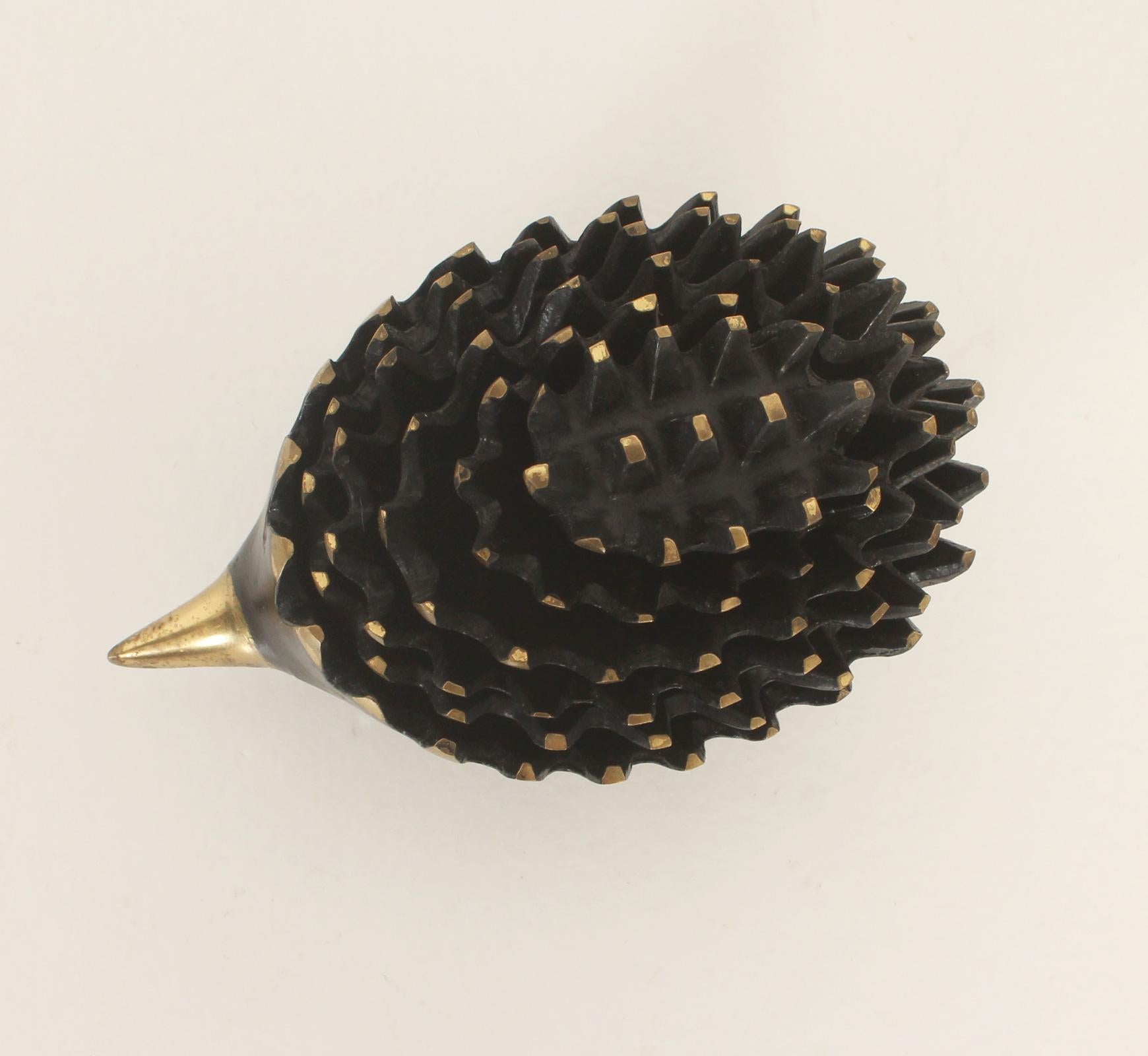 Walter Bosse Hedgehog Stackable Ashtray Set for Bertha Baller, 1955 In Good Condition For Sale In Barcelona, ES