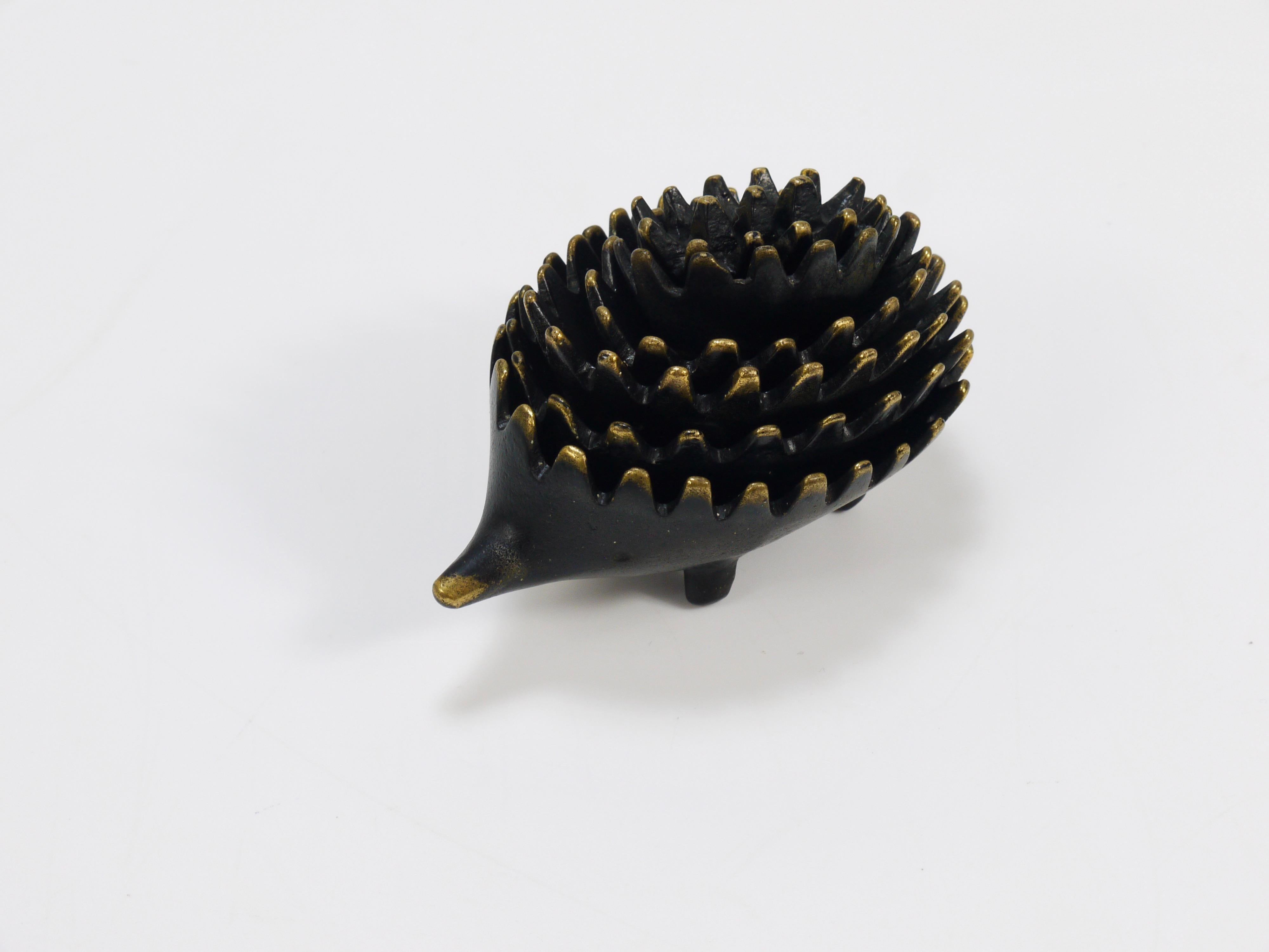 Stapelbare Aschenbecher aus Messing von Walter Bosse Hedgehog, Herta Baller, Österreich, 1950er Jahre im Angebot 10