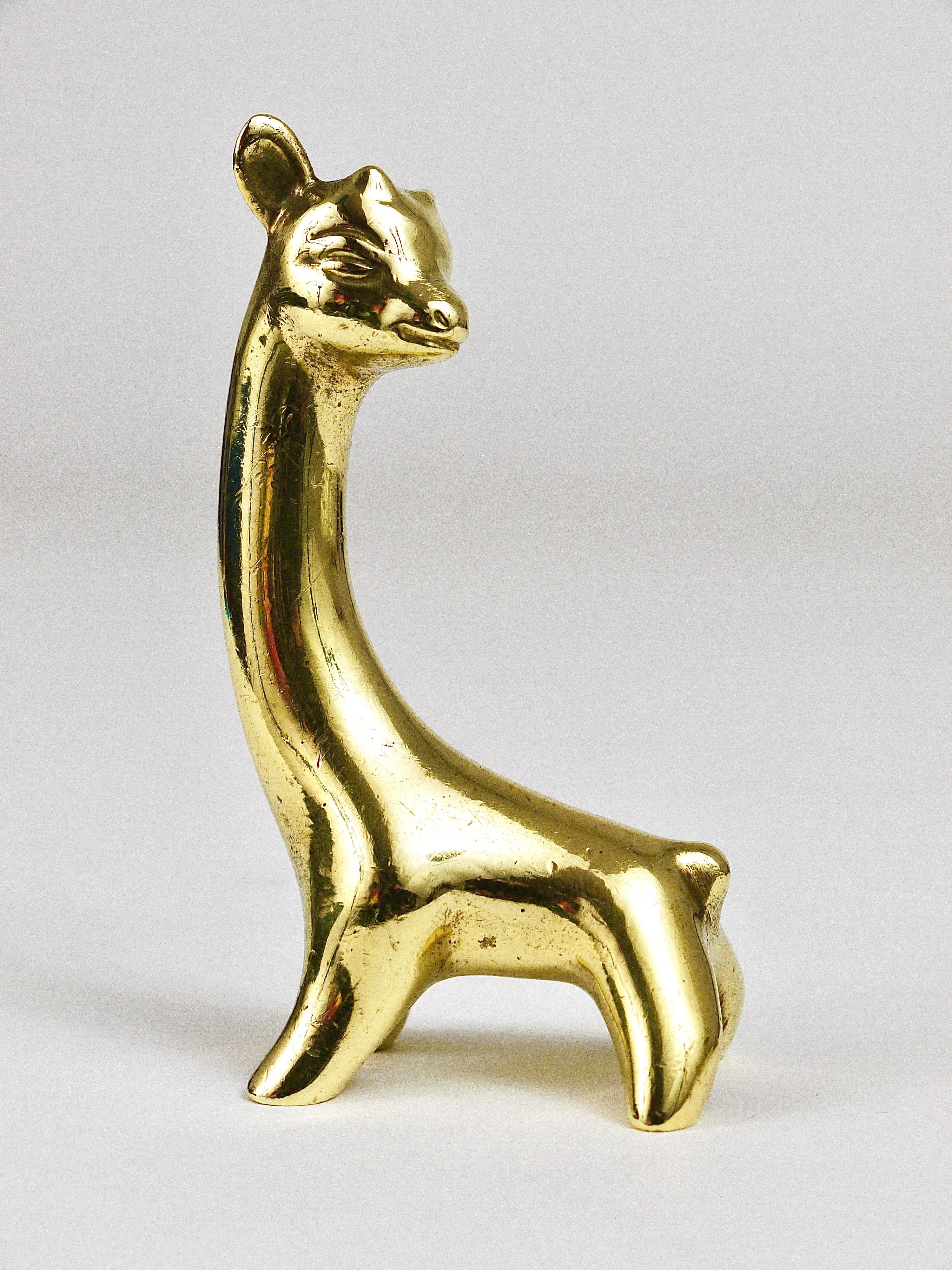 Baby Giraffenfigur aus Messing von Walter Bosse aus der Mitte des Jahrhunderts, Herta Baller, Österreich (Moderne der Mitte des Jahrhunderts) im Angebot