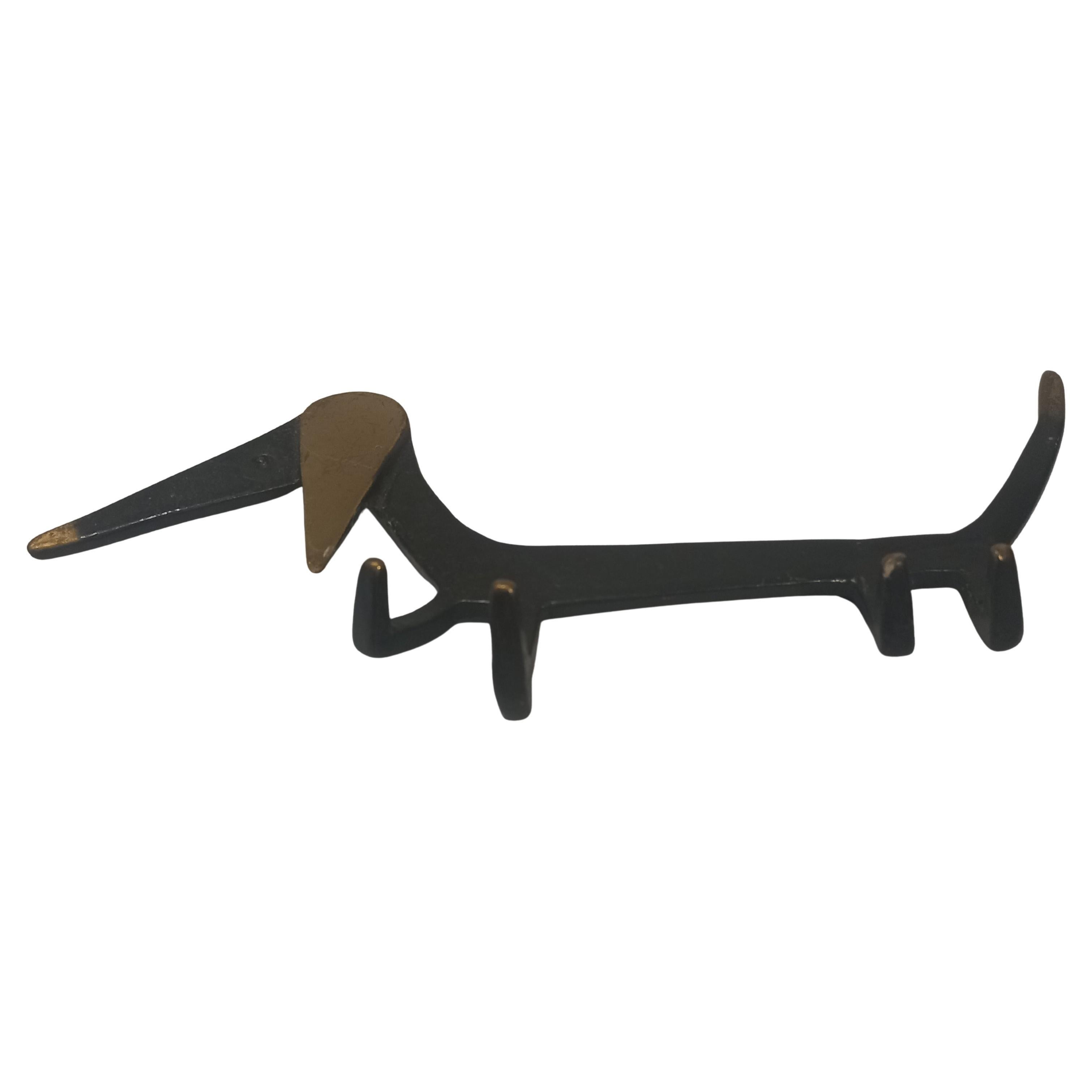 Porte-clés teckel
Figurine de chien viennois en laiton porte-clés par Walter Bosse pour Baller Austria, années 1950