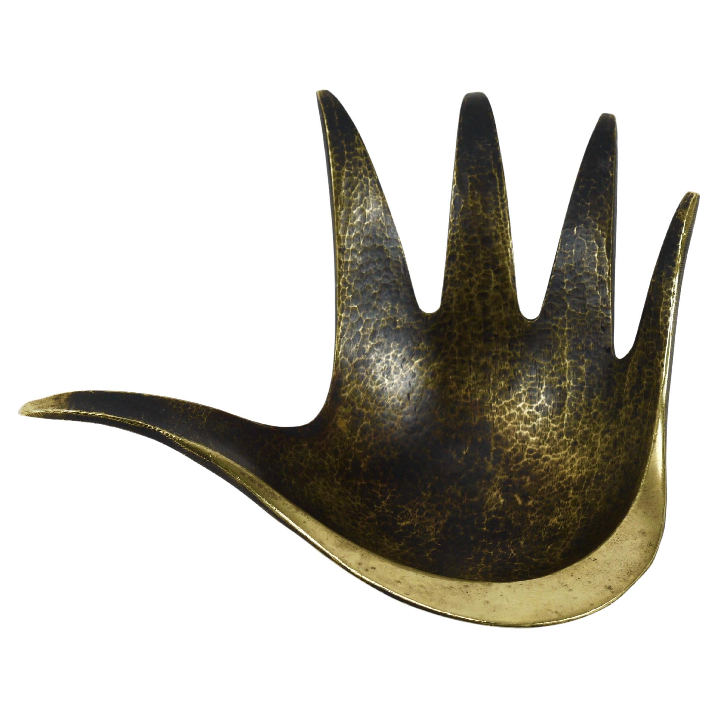 Walter Bosse, ciotola o posacenere scultoreo in ottone, Herta Baller, Austria, anni '50
